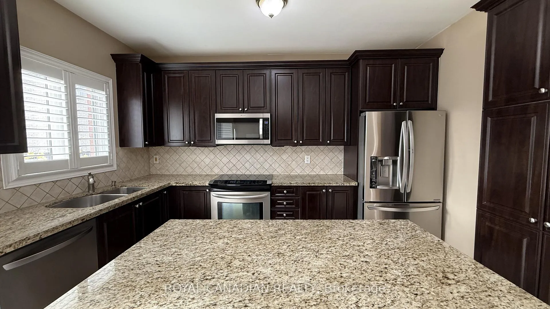 Photo 10 of 382 Sunny Meadow Boulevard, Brampton, Brampton East — HOMEH