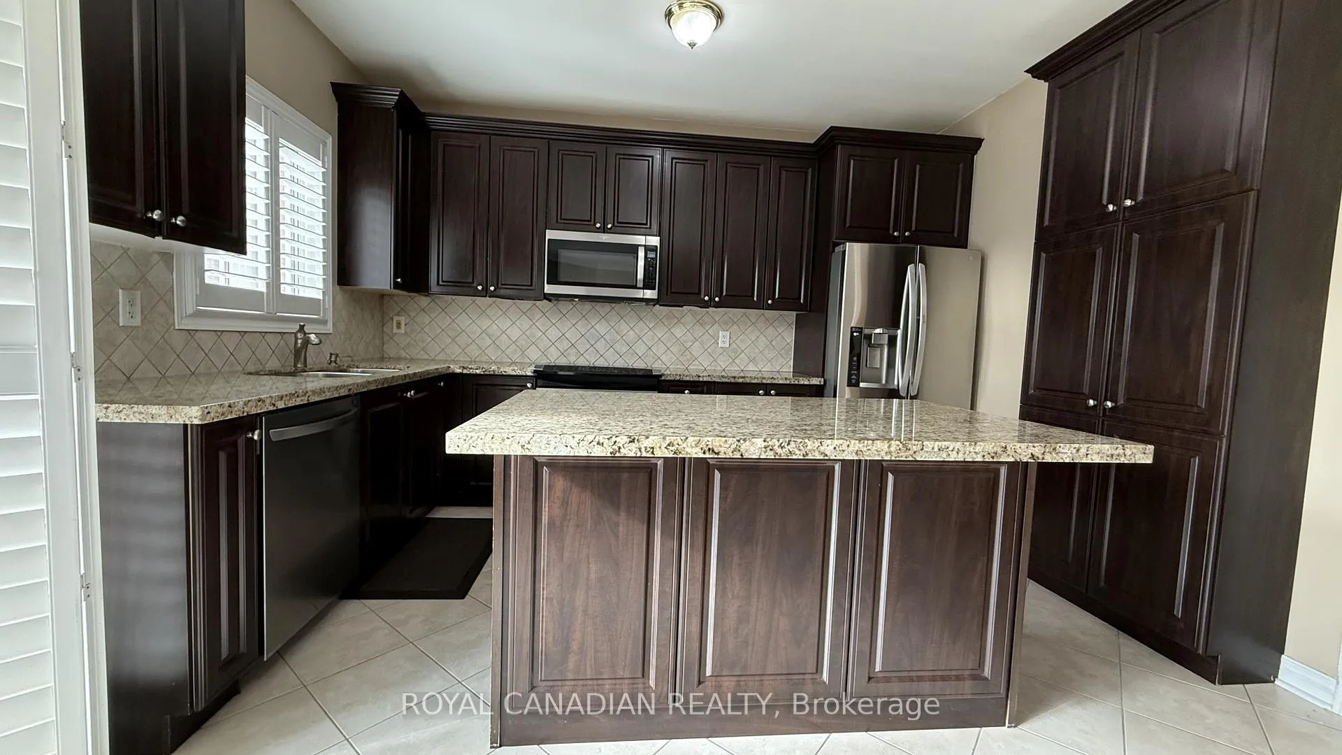 Photo 12 of 382 Sunny Meadow Boulevard, Brampton, Brampton East — HOMEH