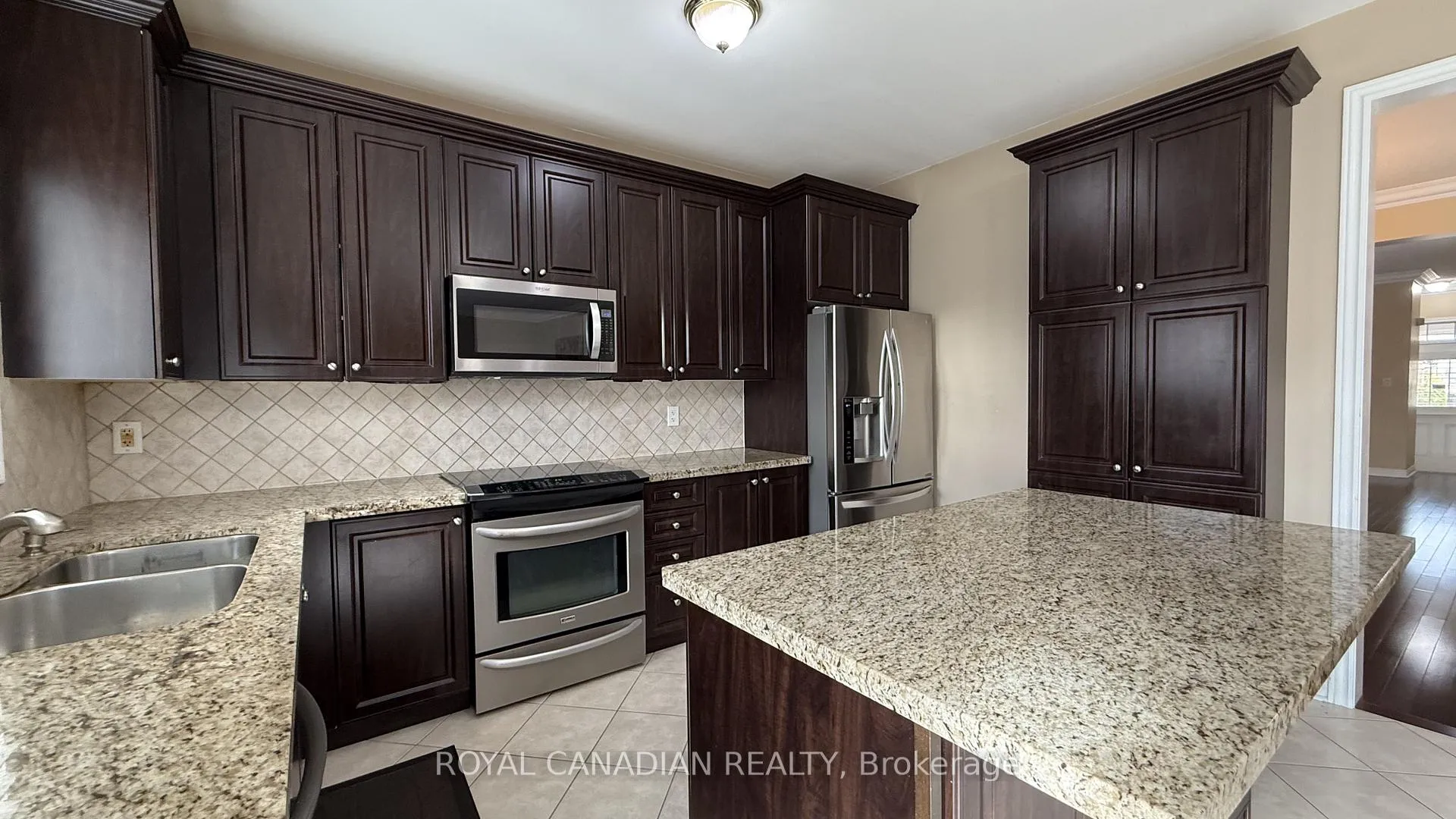 Photo 13 of 382 Sunny Meadow Boulevard, Brampton, Brampton East — HOMEH