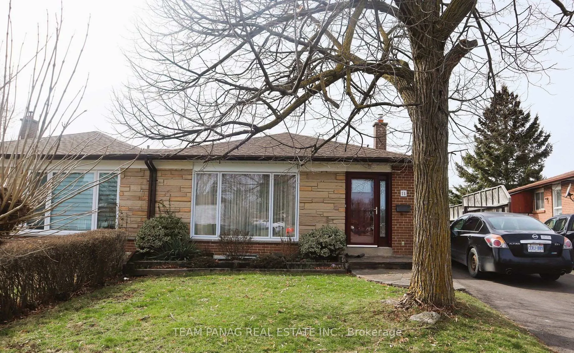 Photo 2 of 11 Ascot Avenue, Brampton, Avondale — HOMEH