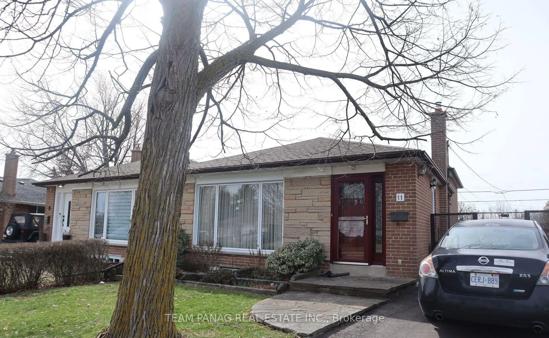 Photo 3 of 11 Ascot Avenue, Brampton, Avondale — HOMEH
