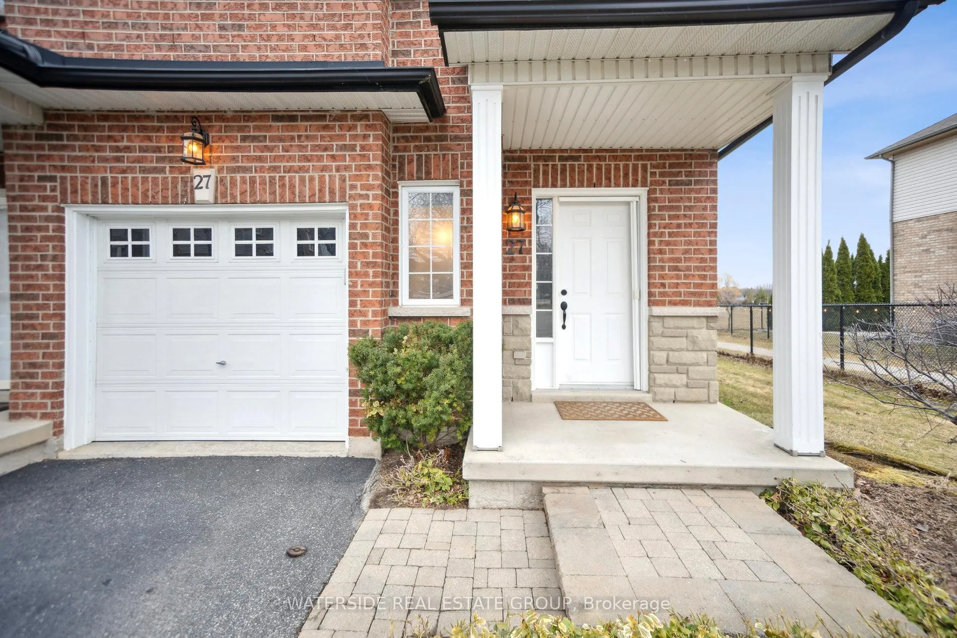 Photo 3 of 232 Stonehenge Drive, Hamilton, Meadowlands — HOMEH