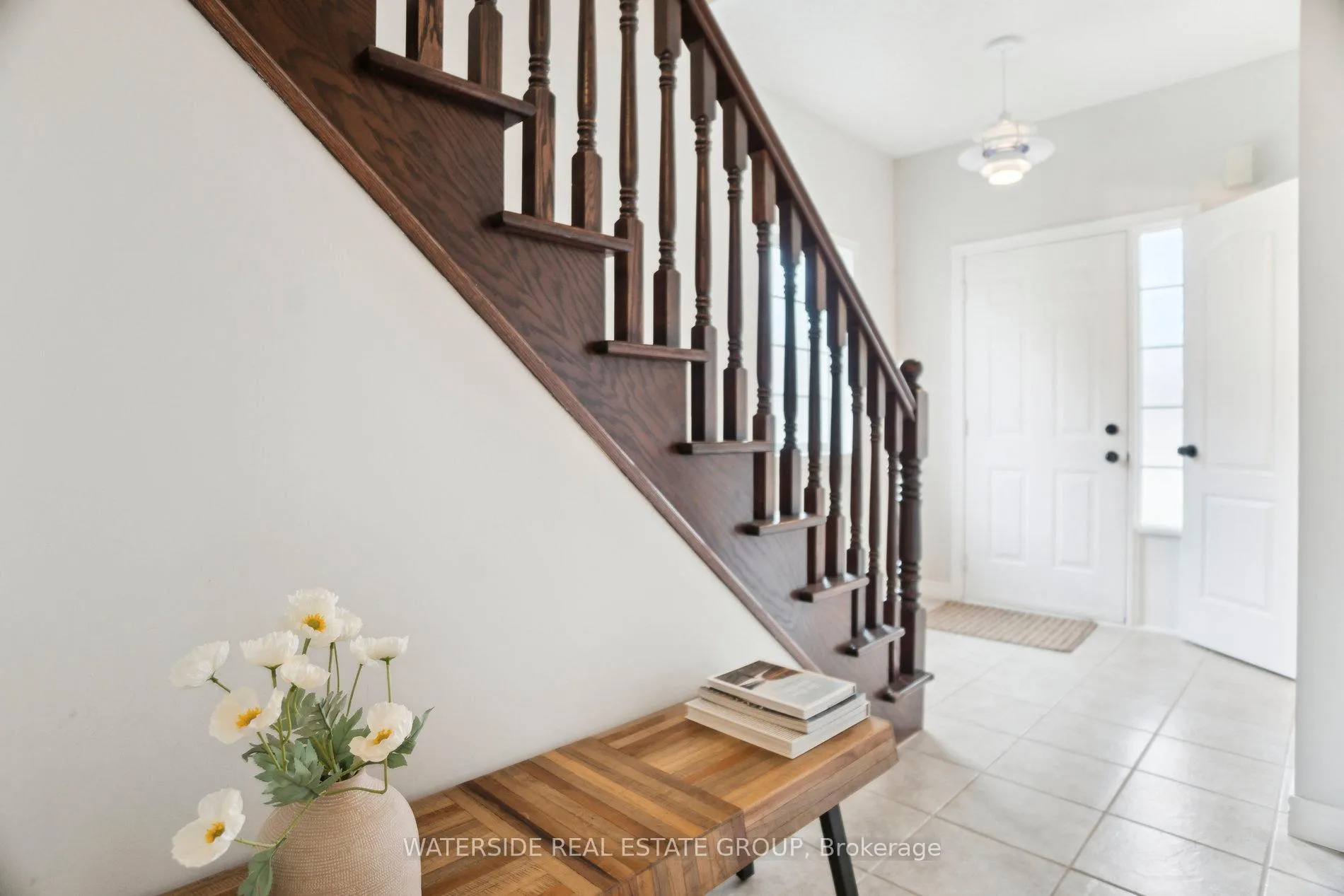 Photo 7 of 232 Stonehenge Drive, Hamilton, Meadowlands — HOMEH