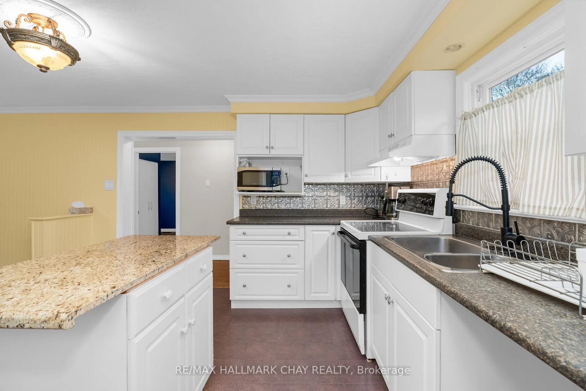 Photo 5 of 380 Gill Street, Orillia — HOMEH
