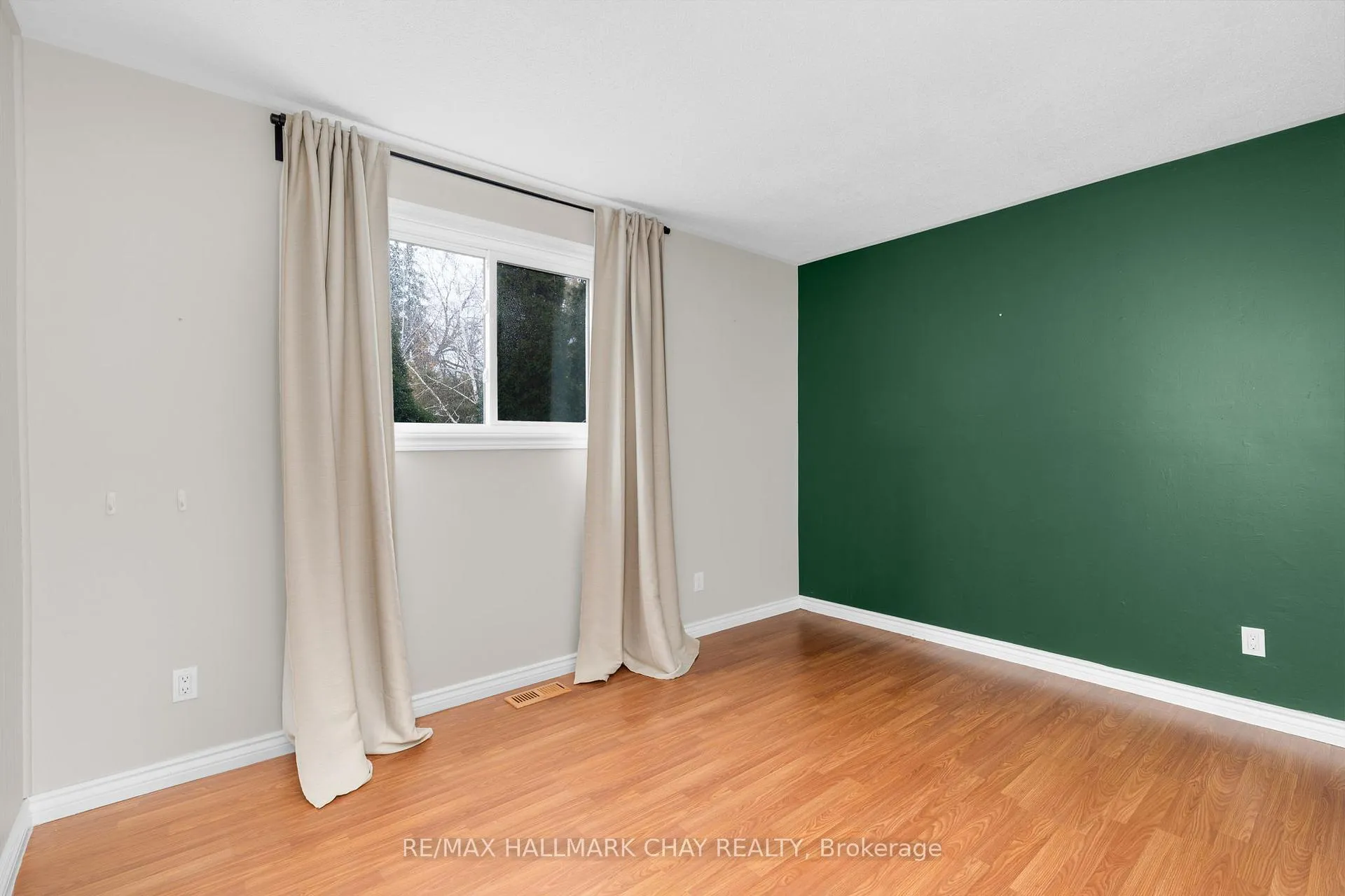 Photo 8 of 380 Gill Street, Orillia — HOMEH