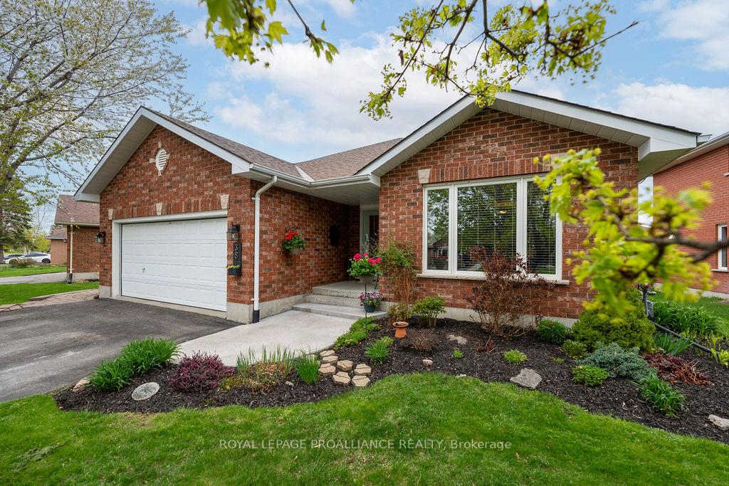 Photo 3 of 38 Oak Ridge Boulevard, Belleville, Belleville Ward — HOMEH