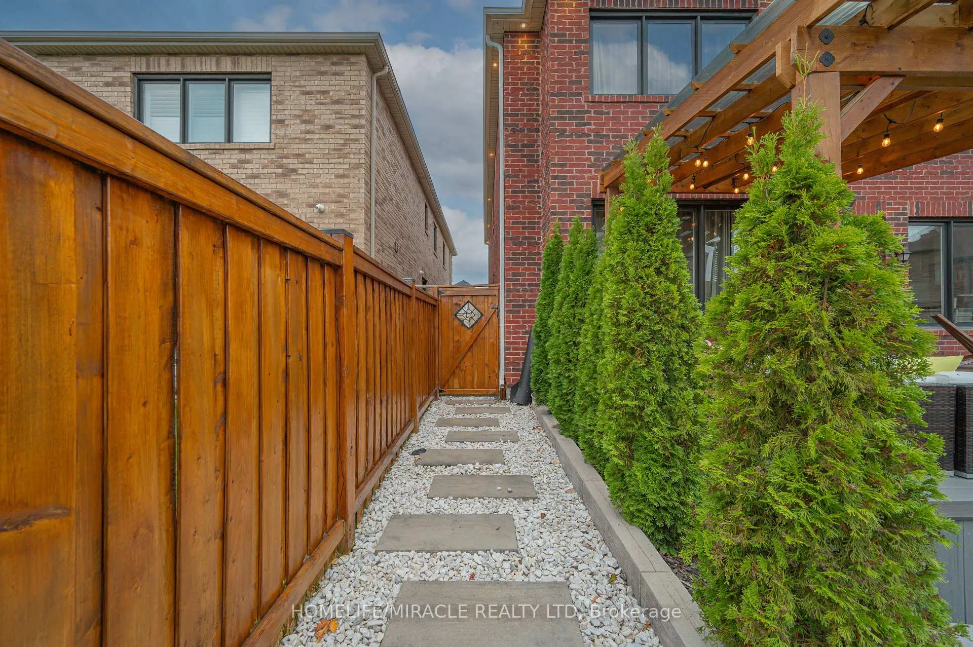 Photo 41 of 249 Elbern Markell Drive, Brampton, Northwest Brampton — HOMEH