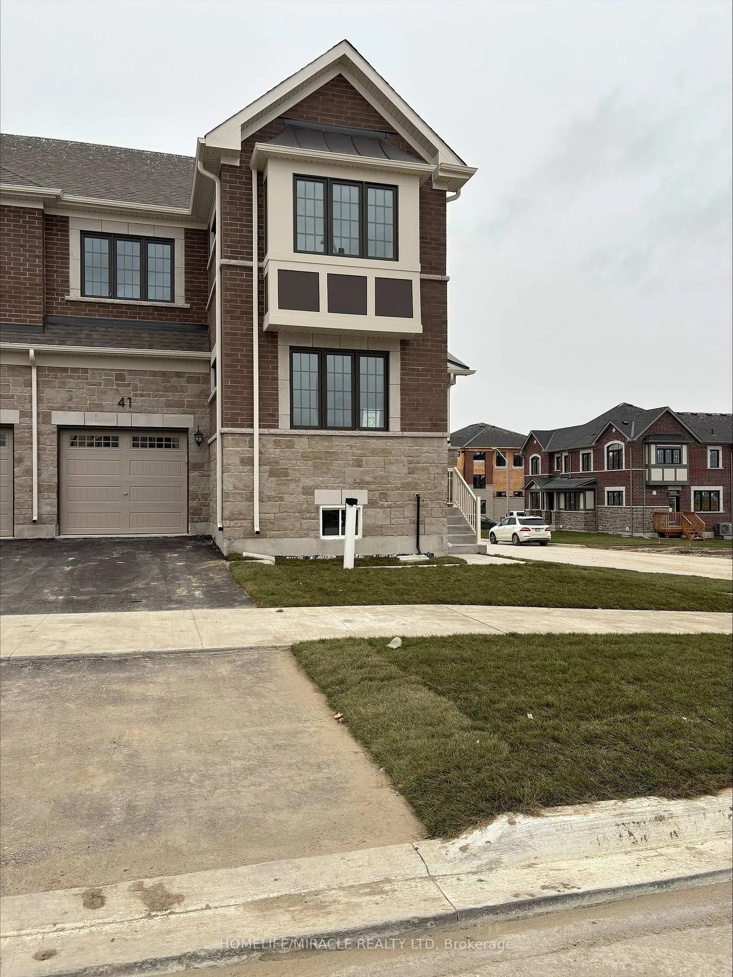 Photo 1 of 41 Lower Street, Barrie, Rural Barrie Southeast — HOMEH
