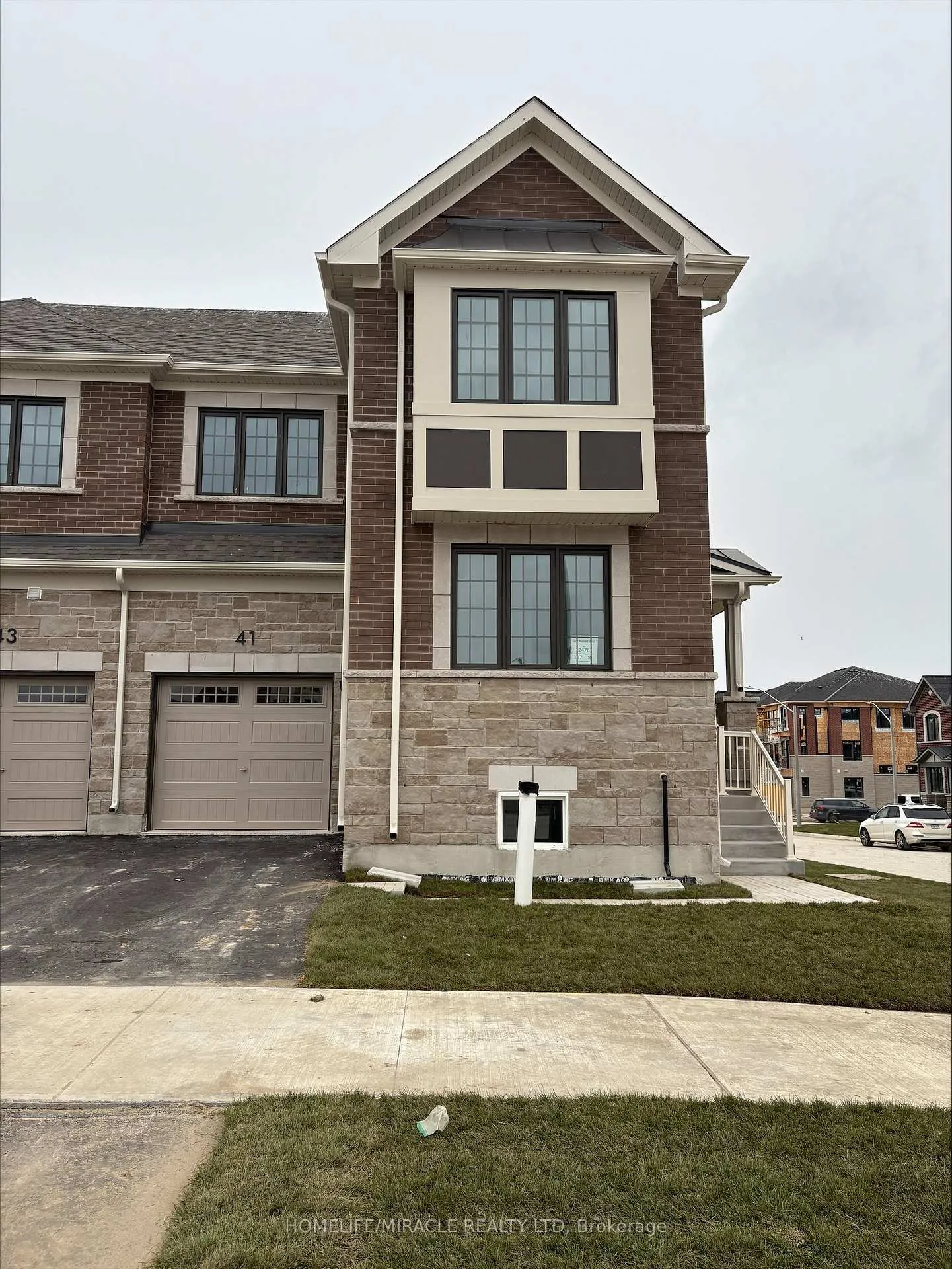 Photo 4 of 41 Lower Street, Barrie, Rural Barrie Southeast — HOMEH