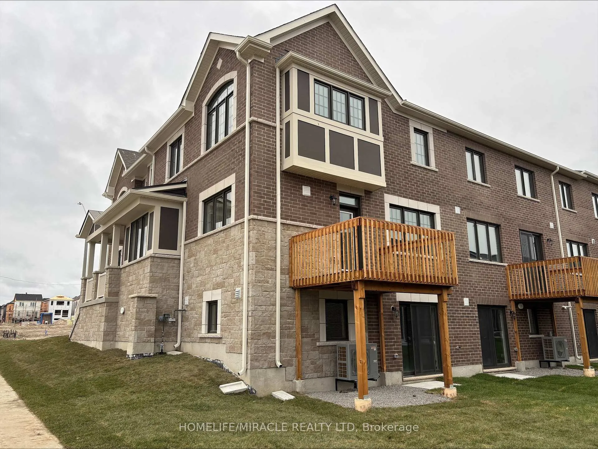 Photo 7 of 41 Lower Street, Barrie, Rural Barrie Southeast — HOMEH
