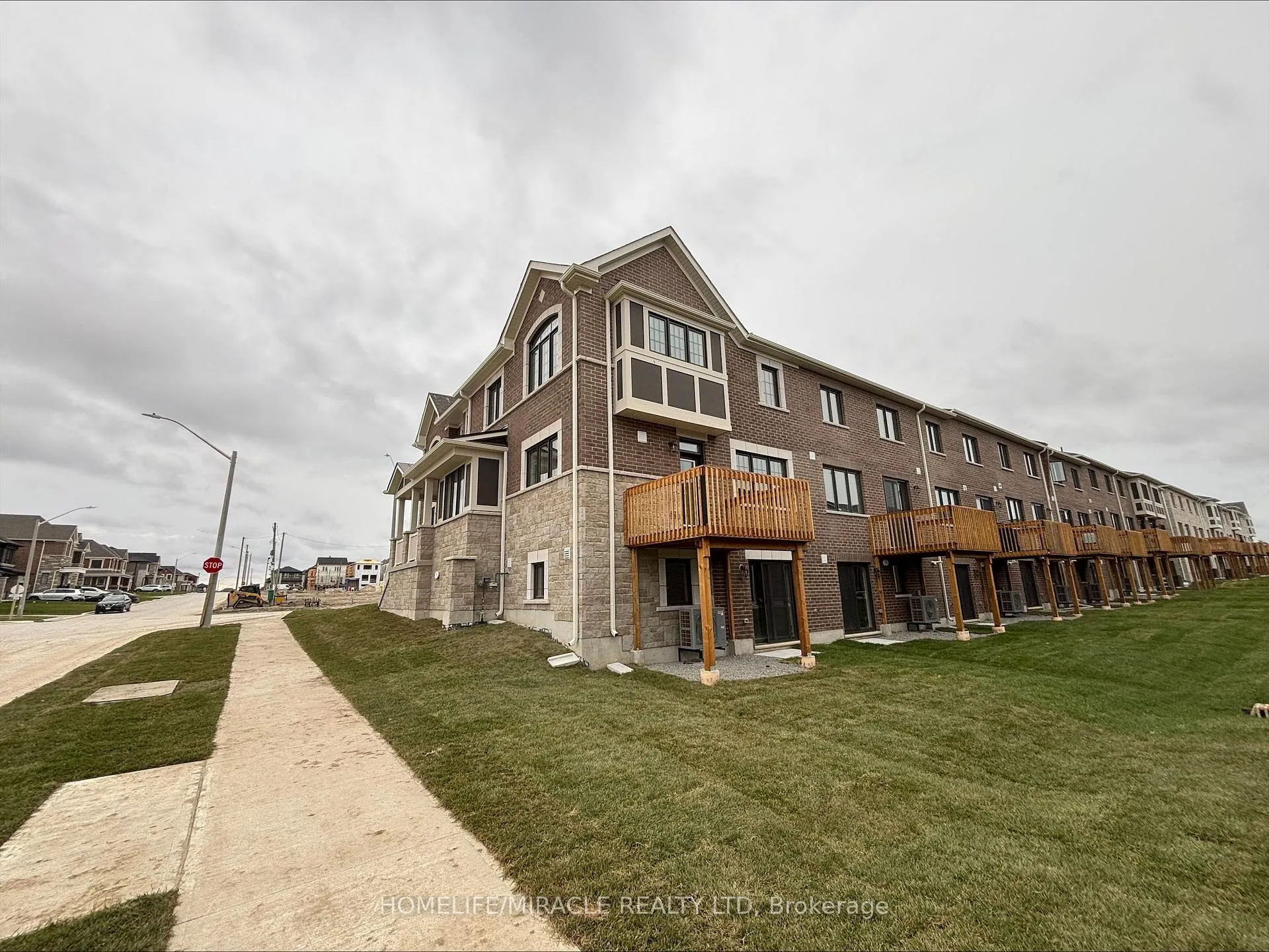 Photo 8 of 41 Lower Street, Barrie, Rural Barrie Southeast — HOMEH