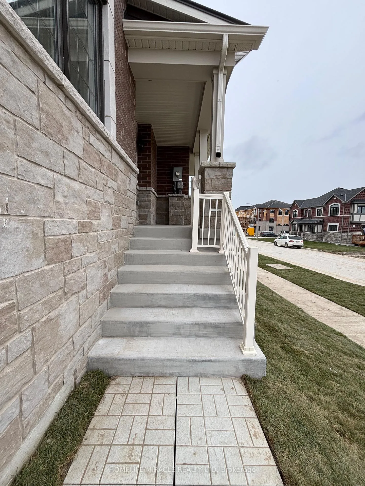 Photo 10 of 41 Lower Street, Barrie, Rural Barrie Southeast — HOMEH