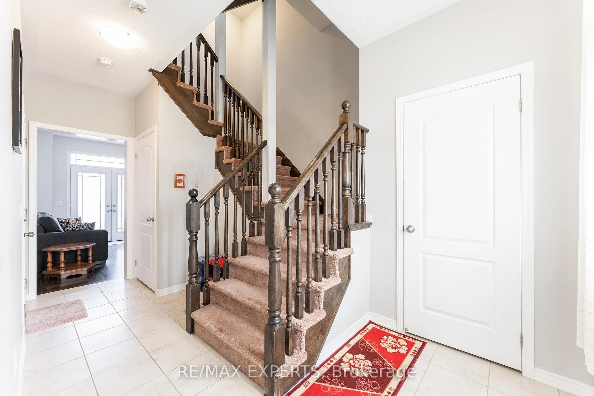 Photo 4 of 404 Dougall Avenue, Caledon, Rural Caledon — HOMEH