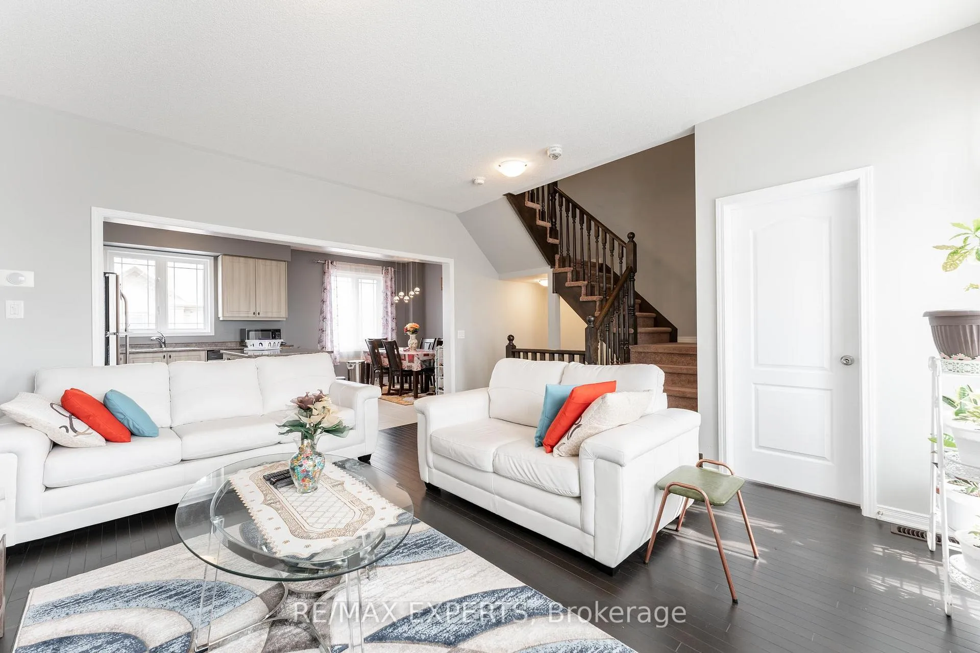 Photo 6 of 404 Dougall Avenue, Caledon, Rural Caledon — HOMEH
