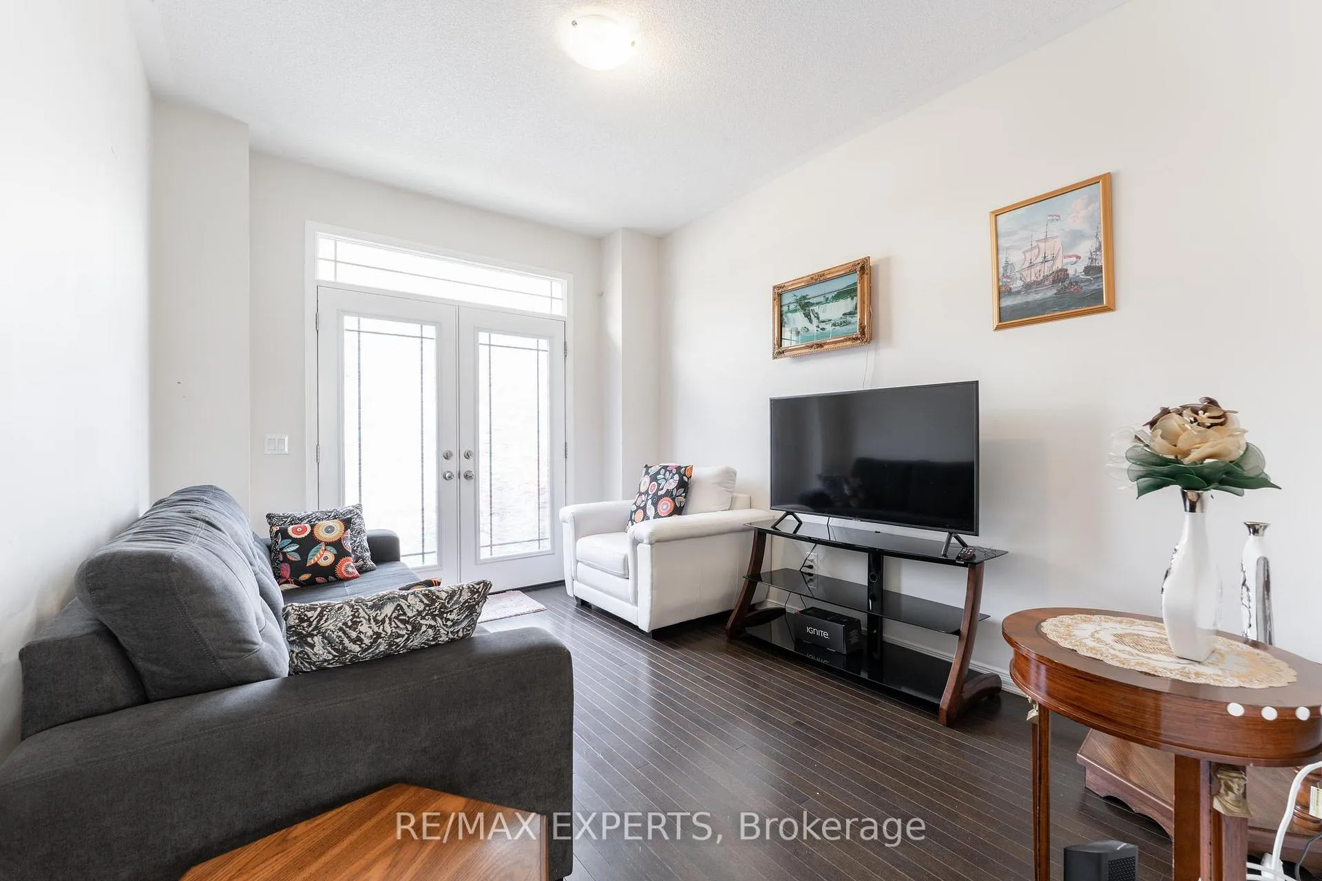Photo 8 of 404 Dougall Avenue, Caledon, Rural Caledon — HOMEH