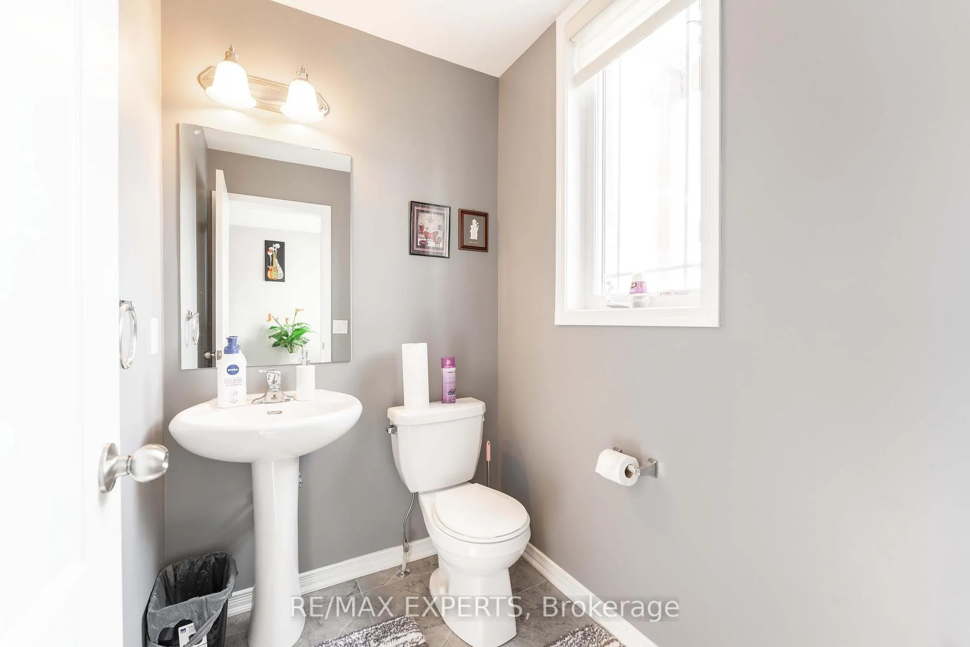 Photo 12 of 404 Dougall Avenue, Caledon, Rural Caledon — HOMEH