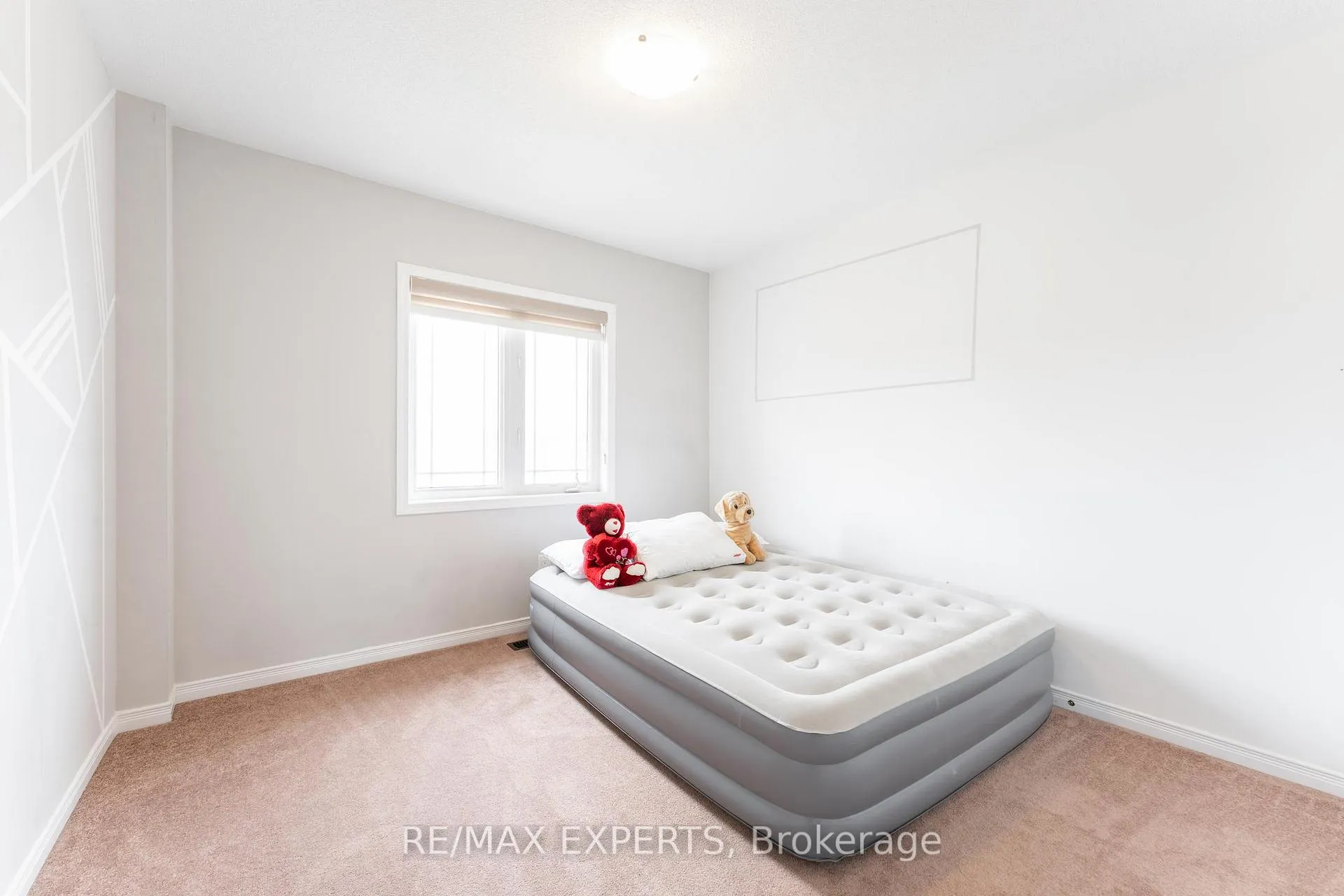 Photo 17 of 404 Dougall Avenue, Caledon, Rural Caledon — HOMEH