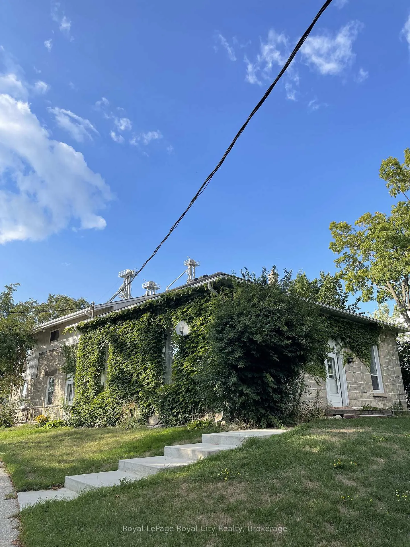 Photo 4 of 245 Speedvale Avenue W, Guelph, Junction/Onward Willow — HOMEH