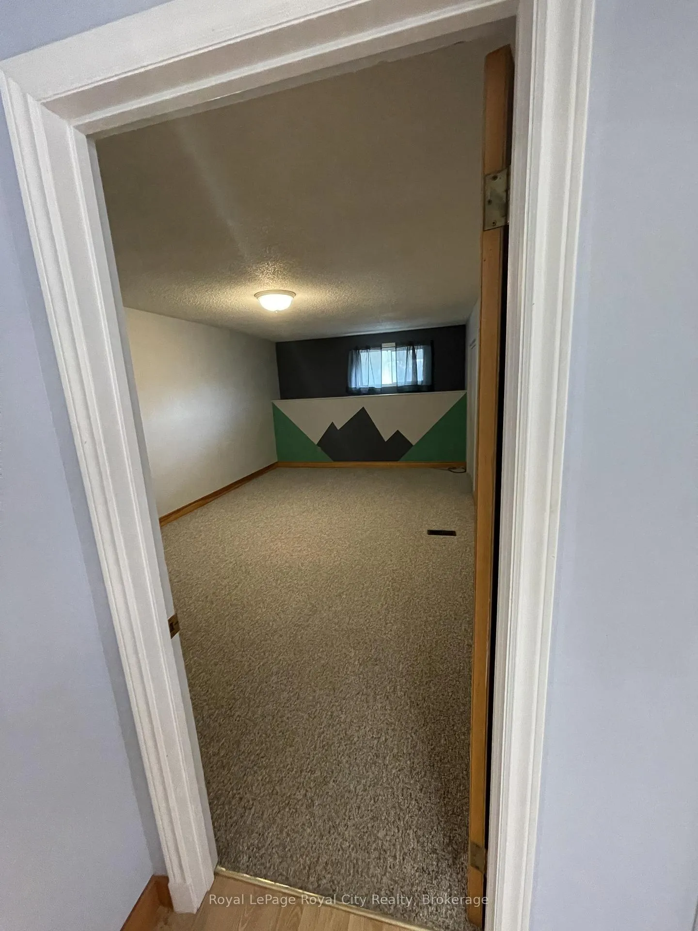 Photo 9 of 245 Speedvale Avenue W, Guelph, Junction/Onward Willow — HOMEH