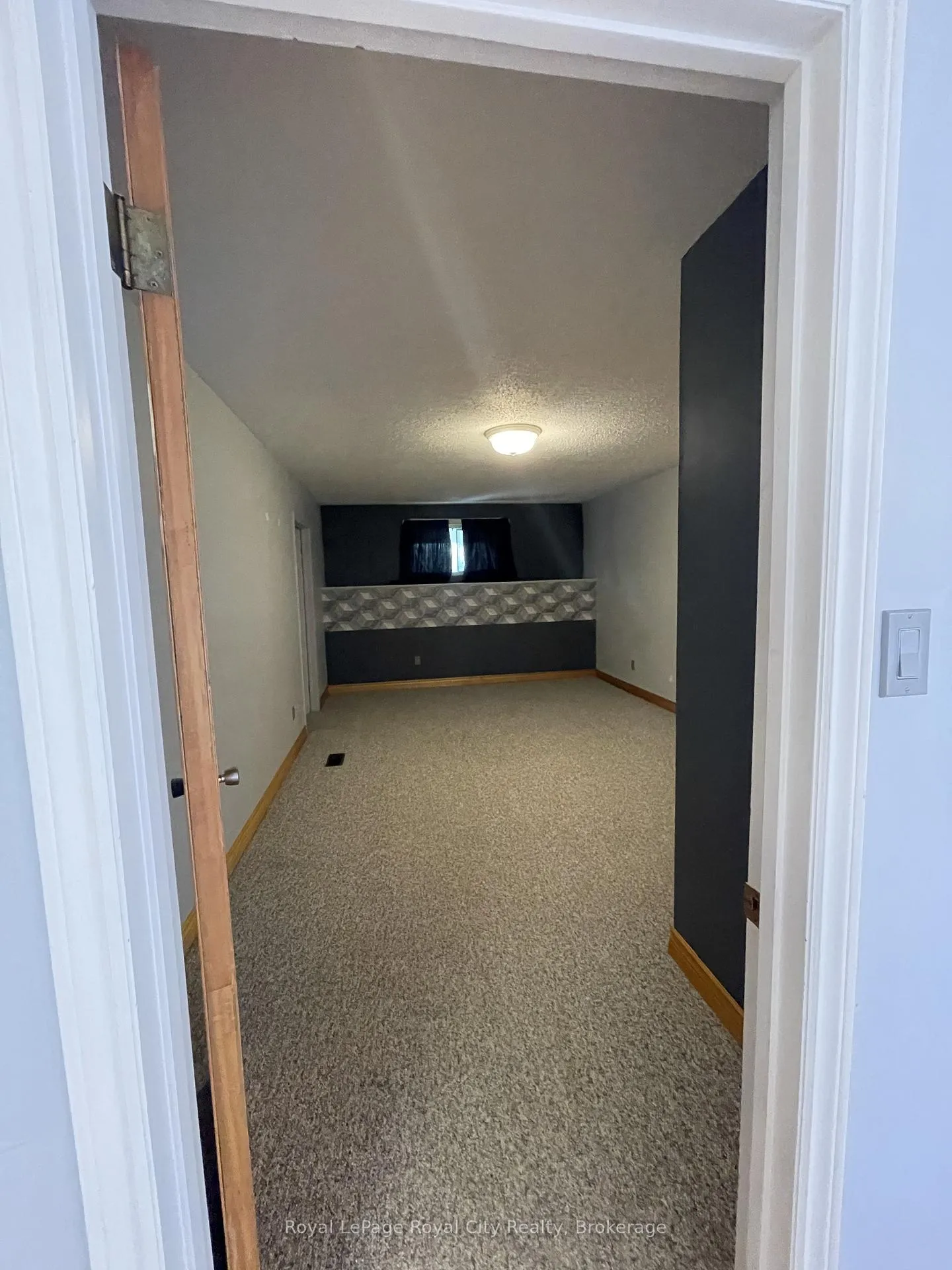 Photo 10 of 245 Speedvale Avenue W, Guelph, Junction/Onward Willow — HOMEH