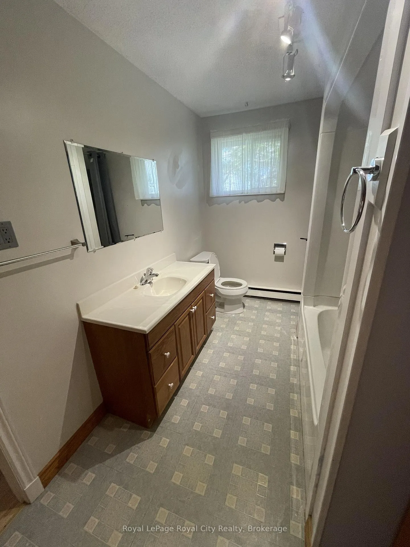 Photo 12 of 245 Speedvale Avenue W, Guelph, Junction/Onward Willow — HOMEH