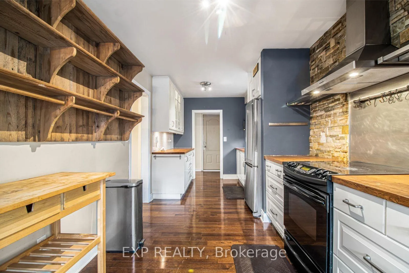 Photo 7 of 6 Erlesmere Avenue, Brampton, Brampton East — HOMEH