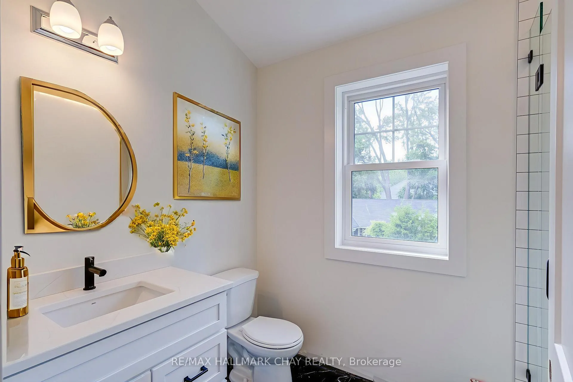 Photo 3 of 153 Mary Street, Barrie, Queen's Park — HOMEH