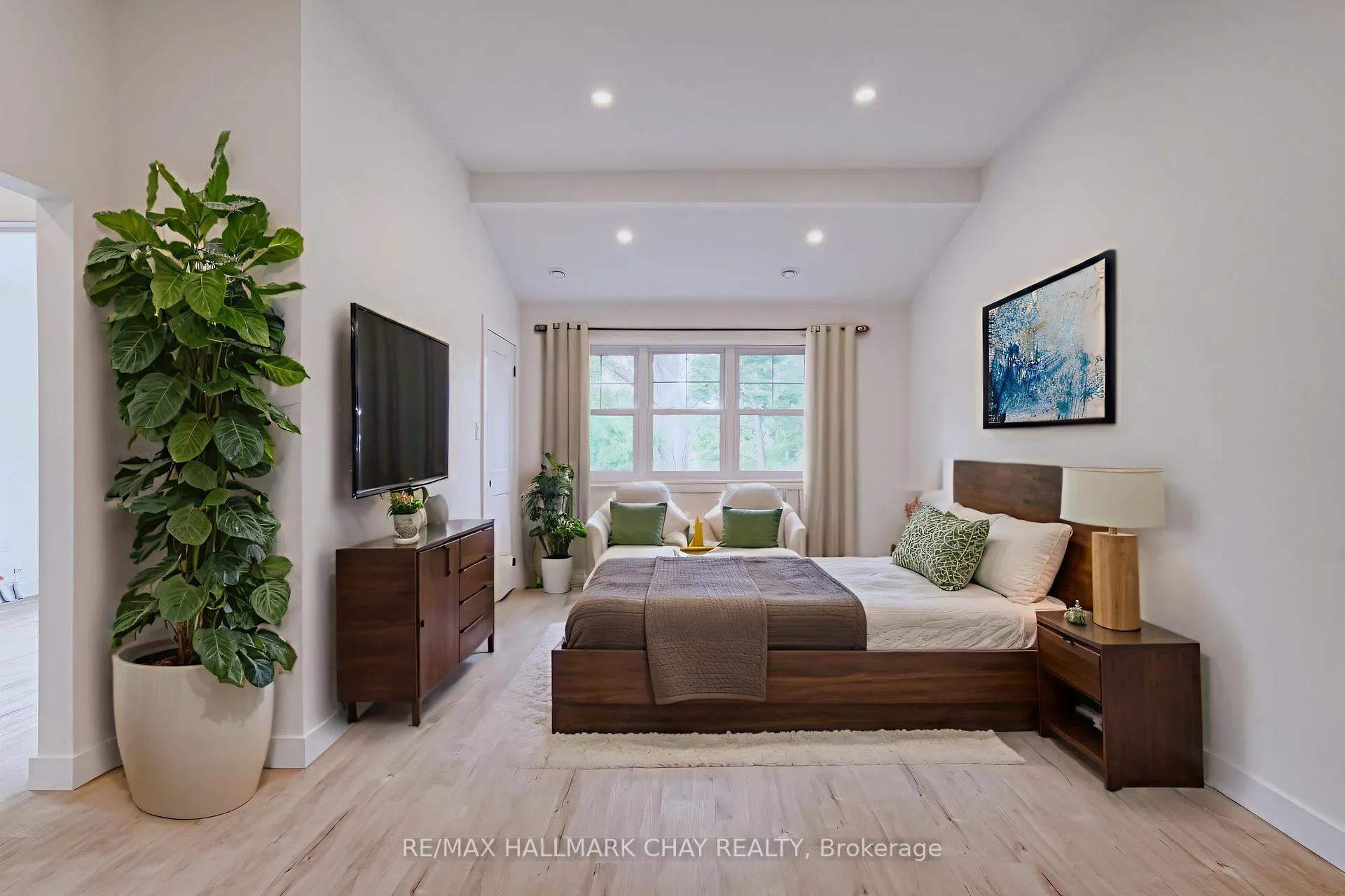 Photo 4 of 153 Mary Street, Barrie, Queen's Park — HOMEH