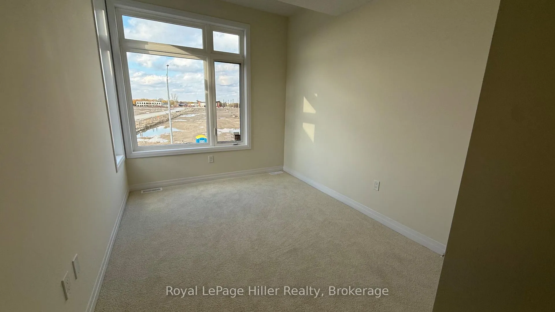 Photo 6 of 943 Douro Street, Stratford — HOMEH