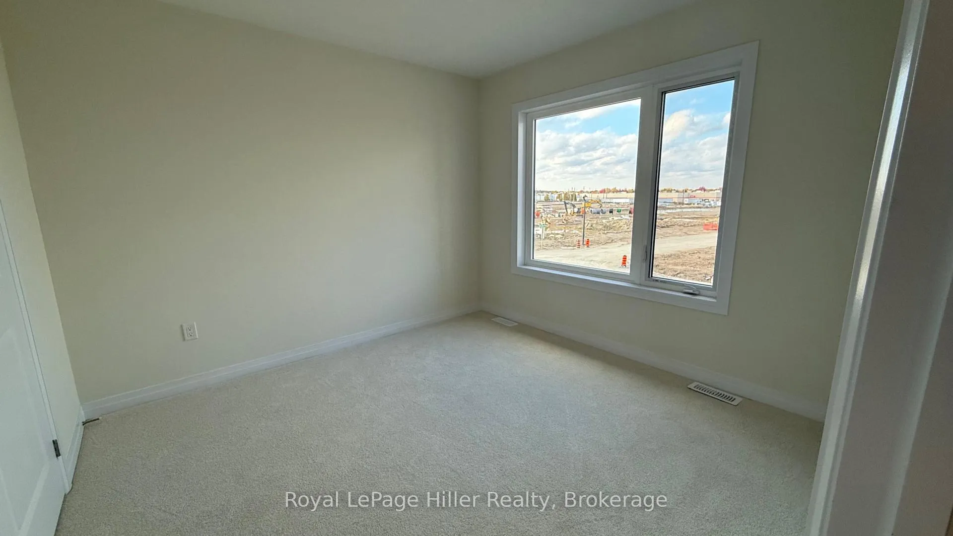 Photo 7 of 943 Douro Street, Stratford — HOMEH