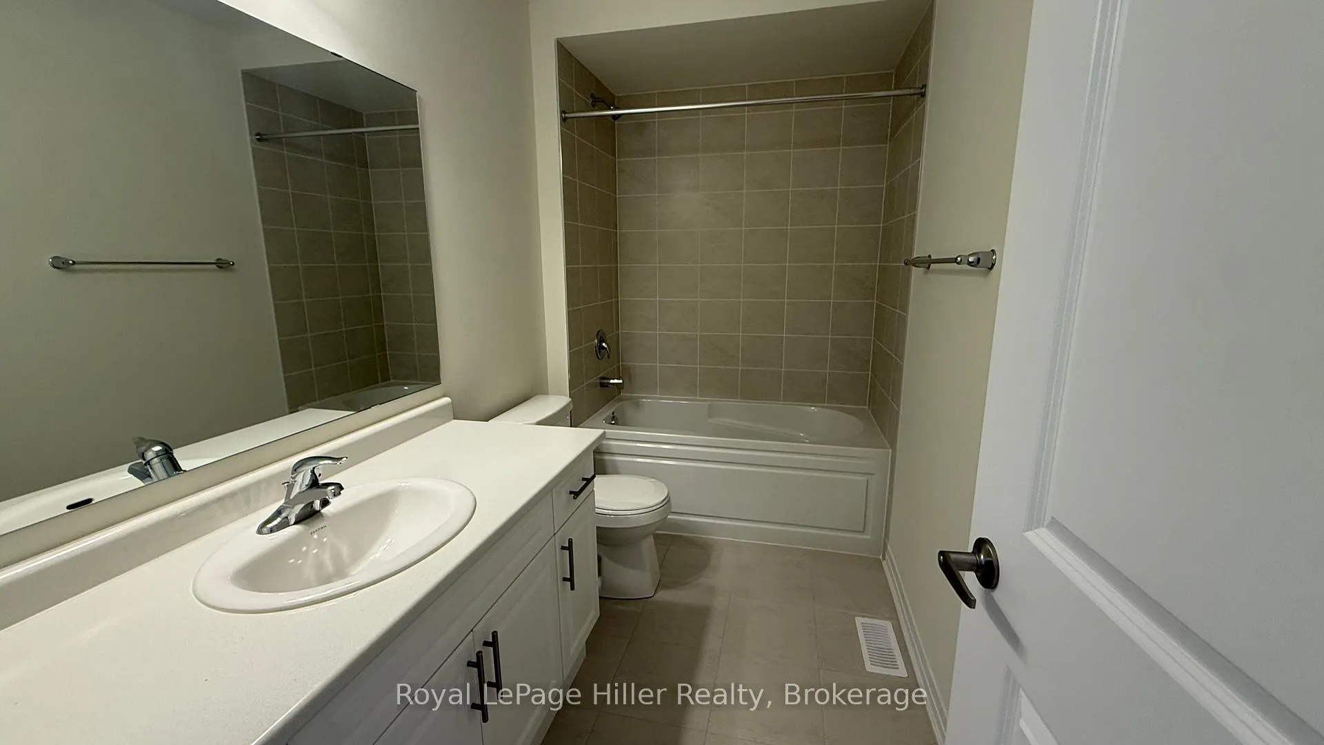 Photo 9 of 943 Douro Street, Stratford — HOMEH