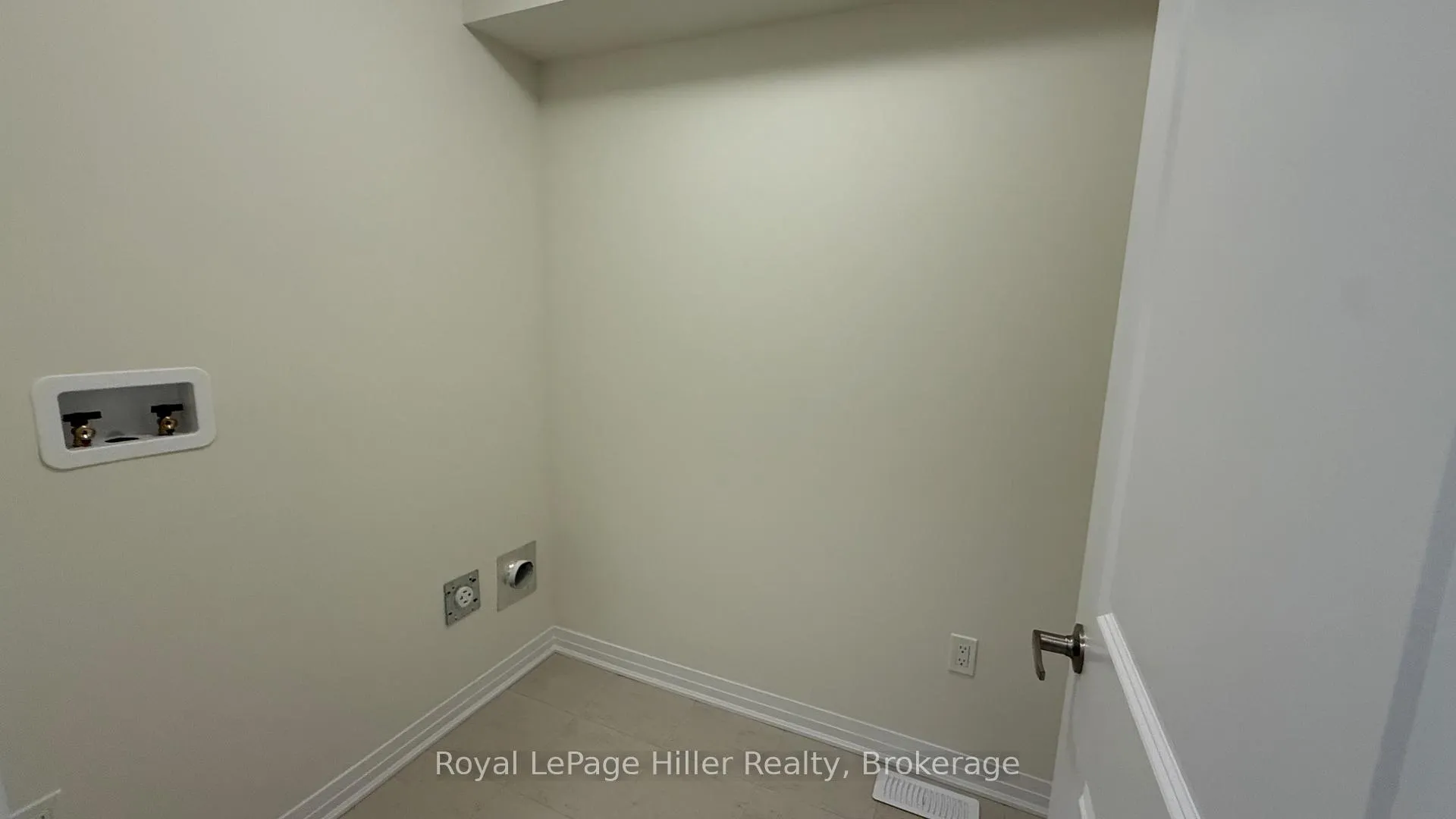Photo 10 of 943 Douro Street, Stratford — HOMEH