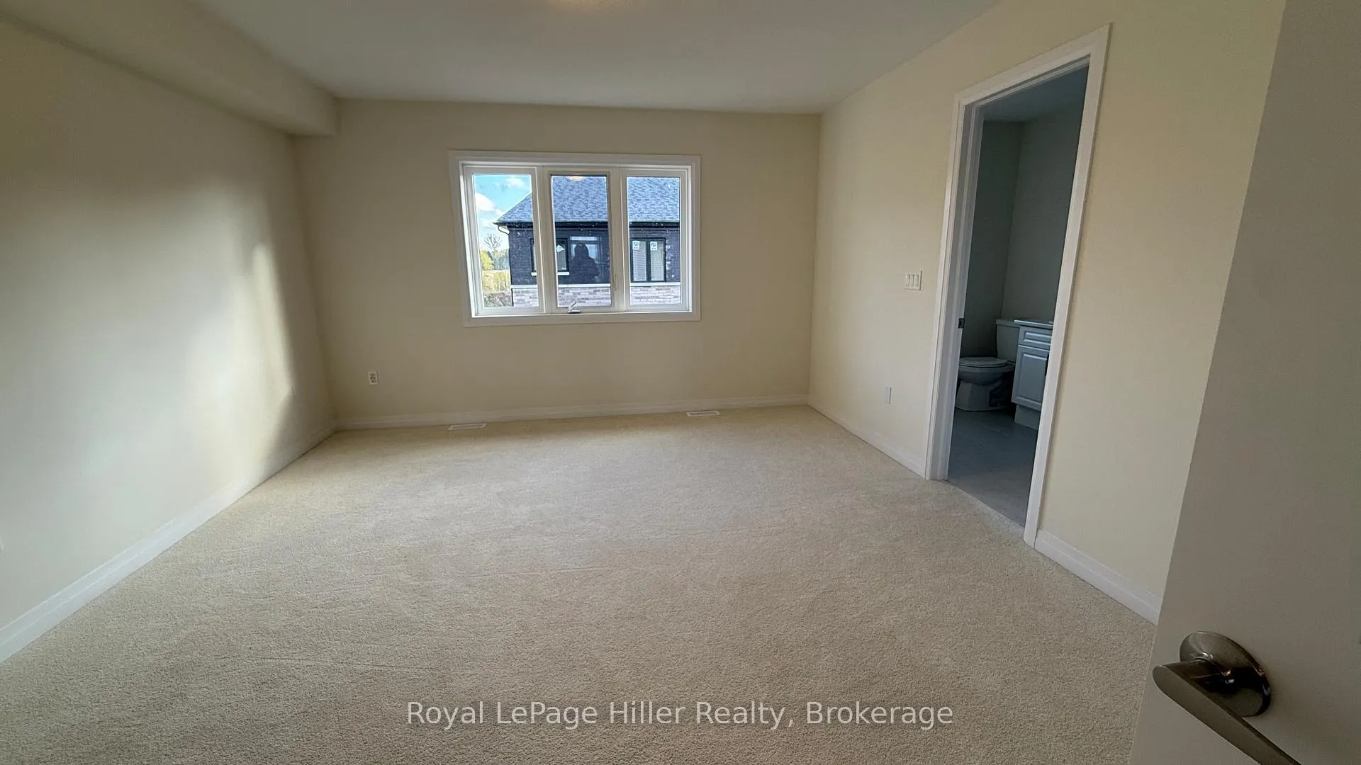 Photo 11 of 943 Douro Street, Stratford — HOMEH