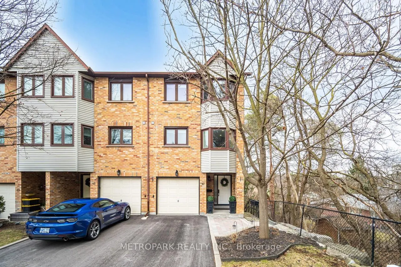 Photo 1 of 47 Old Firehall Lane, Vaughan, West Woodbridge — HOMEH