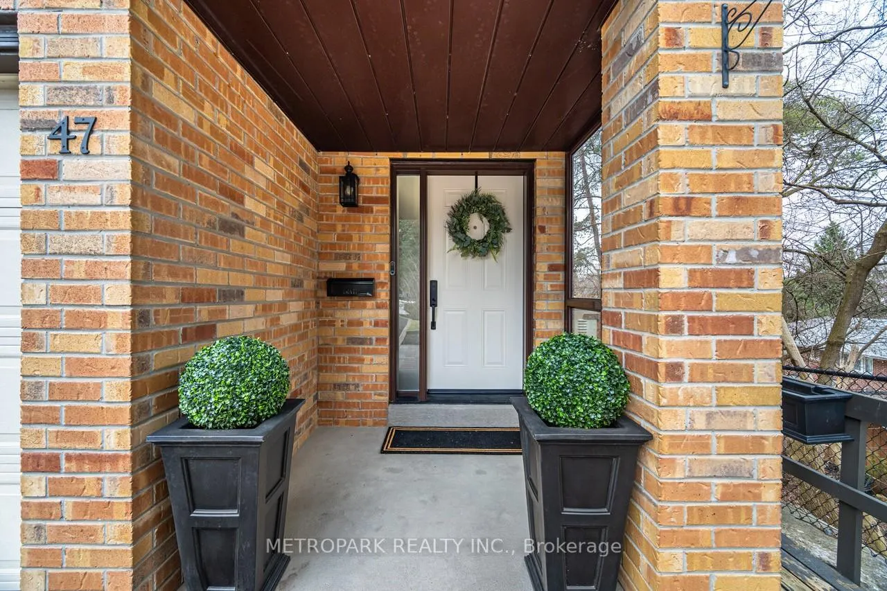 Photo 3 of 47 Old Firehall Lane, Vaughan, West Woodbridge — HOMEH