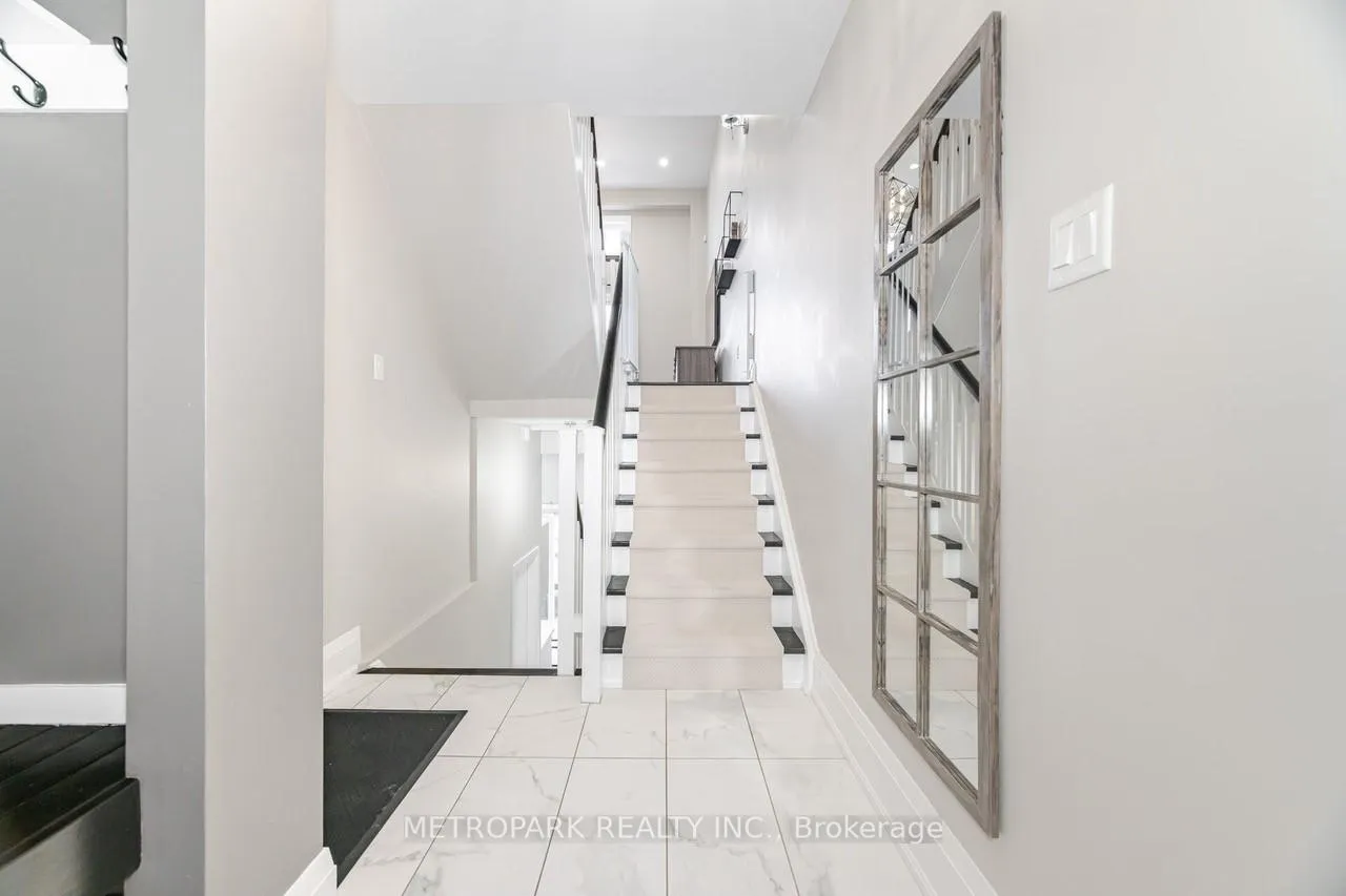 Photo 5 of 47 Old Firehall Lane, Vaughan, West Woodbridge — HOMEH
