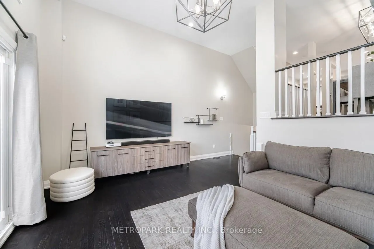 Photo 10 of 47 Old Firehall Lane, Vaughan, West Woodbridge — HOMEH