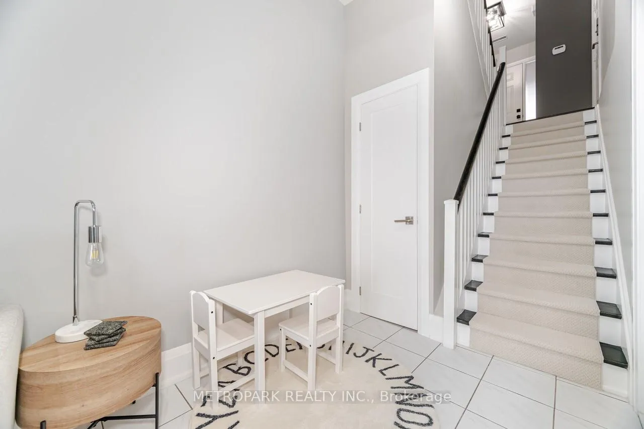 Photo 32 of 47 Old Firehall Lane, Vaughan, West Woodbridge — HOMEH