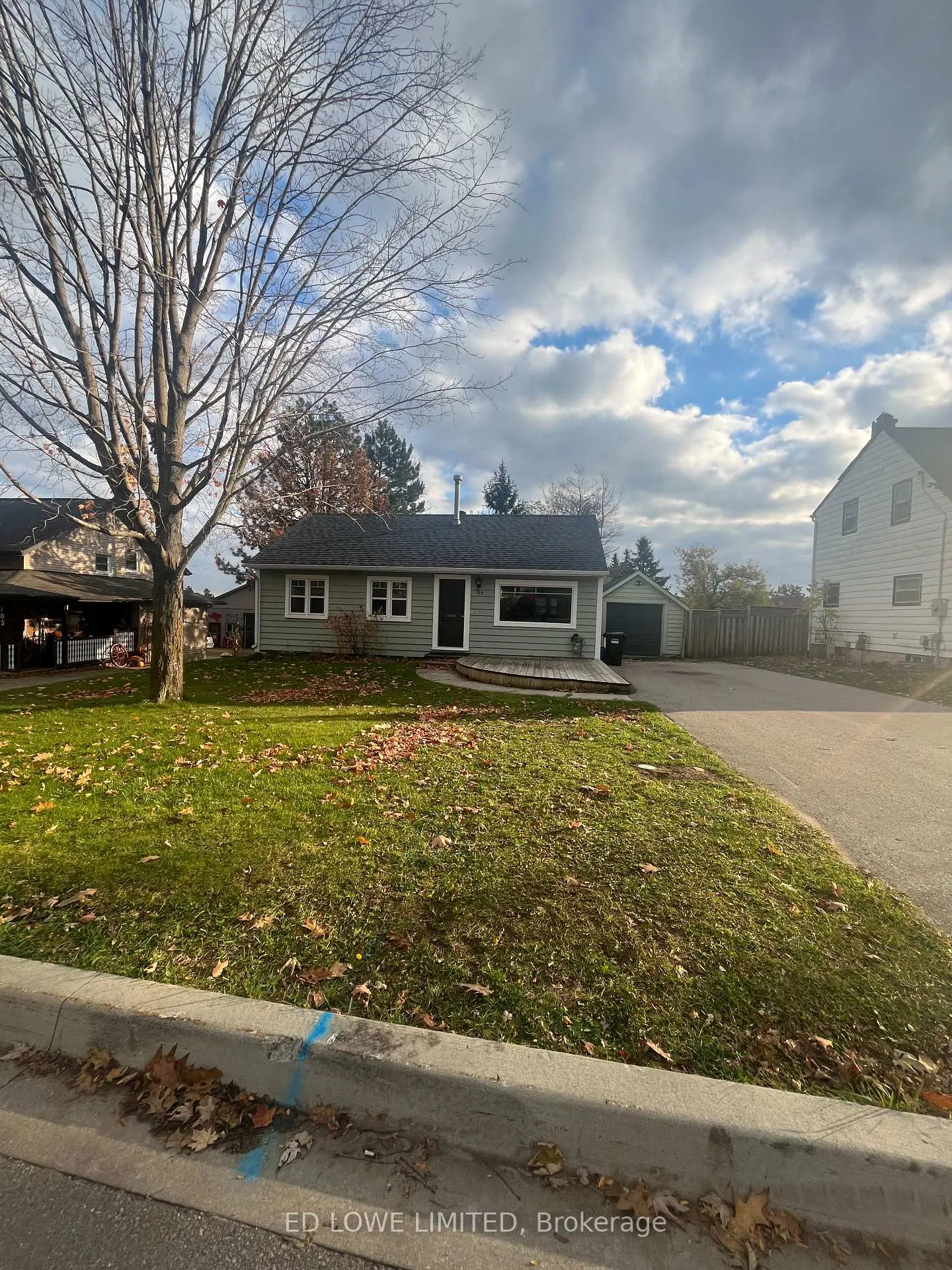 Photo 2 of 107 Letitia Street, Barrie, North Shore — HOMEH