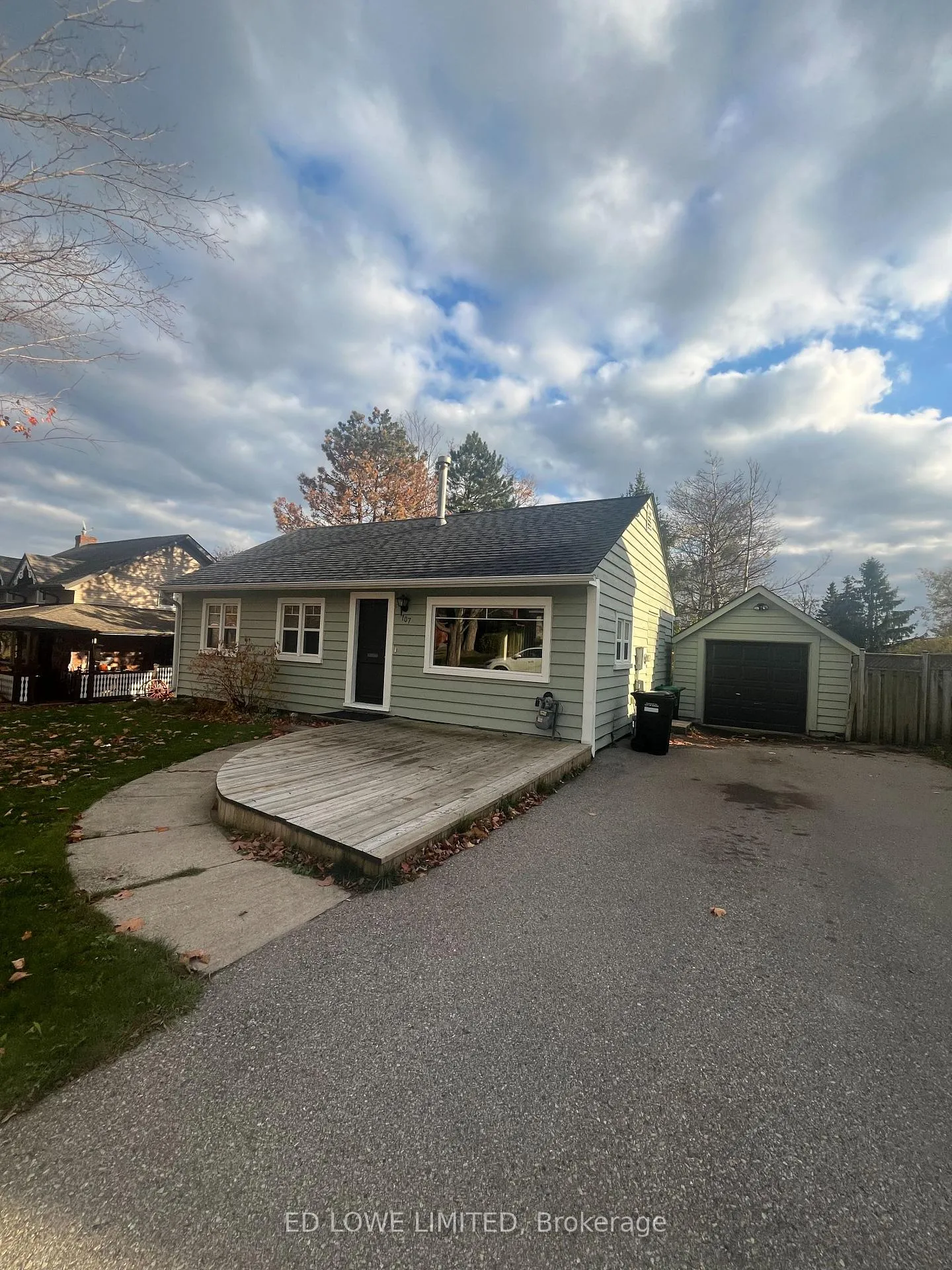 Photo 3 of 107 Letitia Street, Barrie, North Shore — HOMEH
