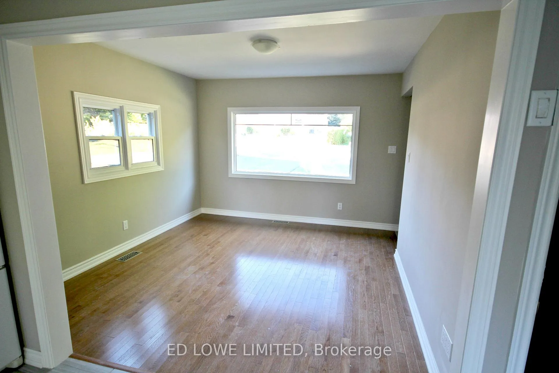 Photo 4 of 107 Letitia Street, Barrie, North Shore — HOMEH