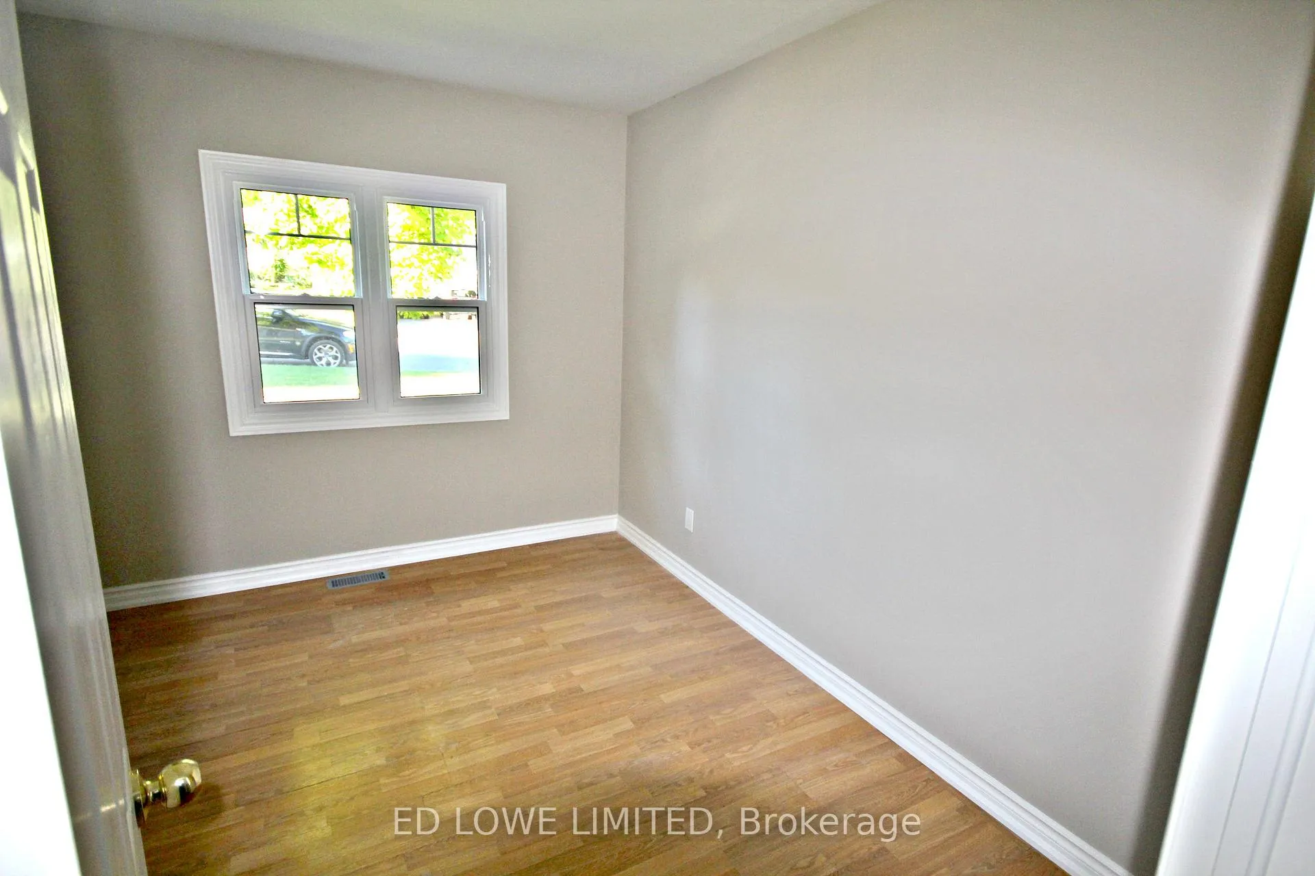 Photo 5 of 107 Letitia Street, Barrie, North Shore — HOMEH