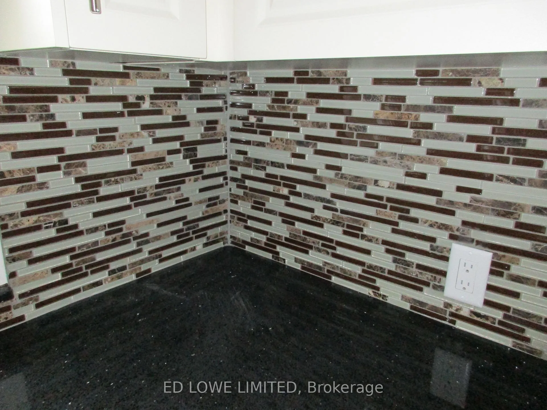 Photo 12 of 107 Letitia Street, Barrie, North Shore — HOMEH