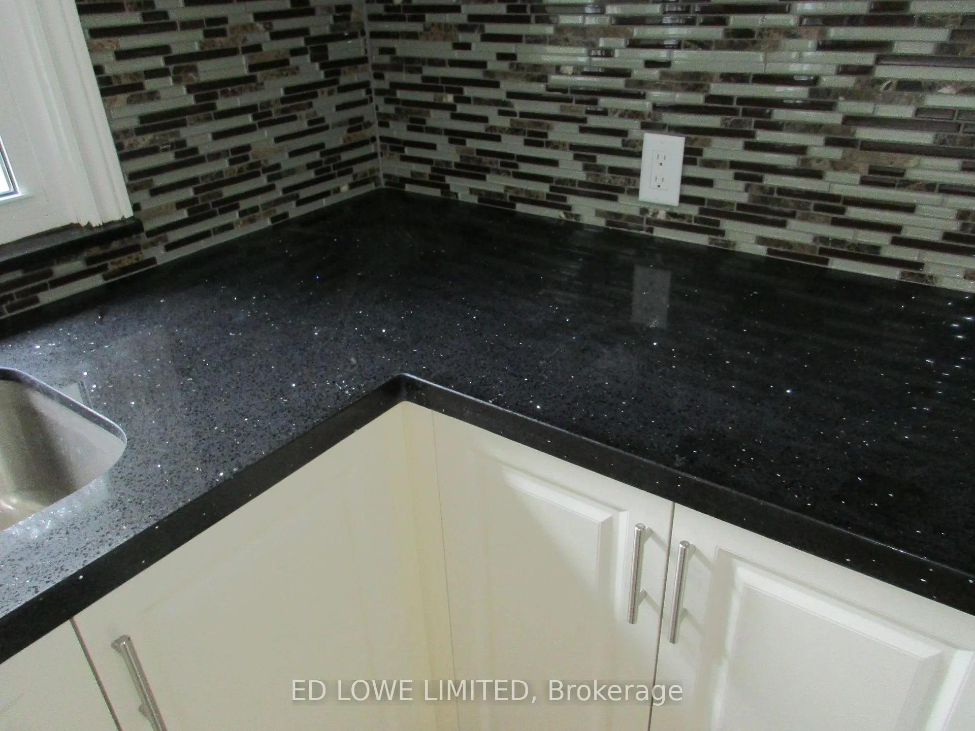 Photo 13 of 107 Letitia Street, Barrie, North Shore — HOMEH