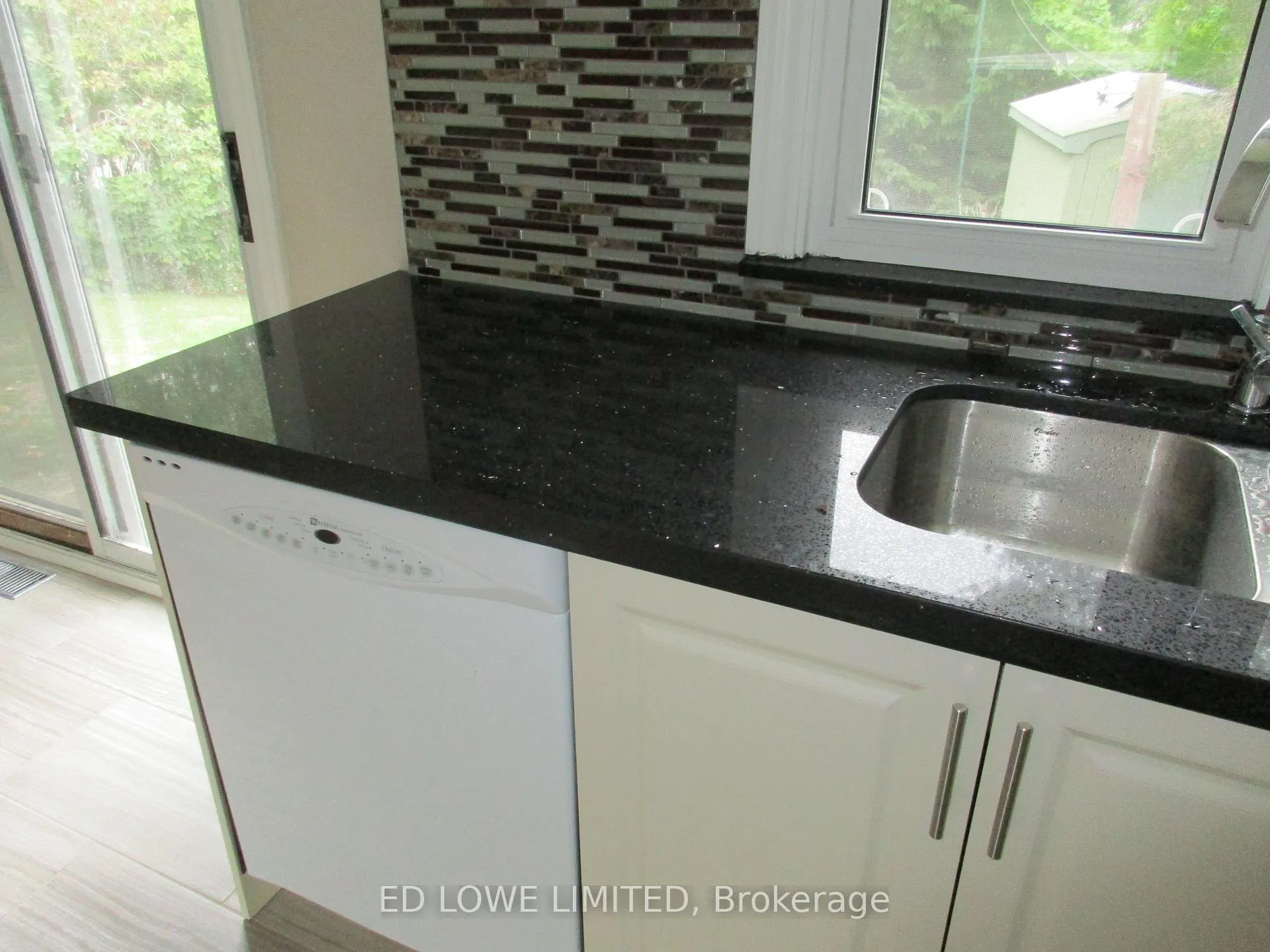 Photo 14 of 107 Letitia Street, Barrie, North Shore — HOMEH
