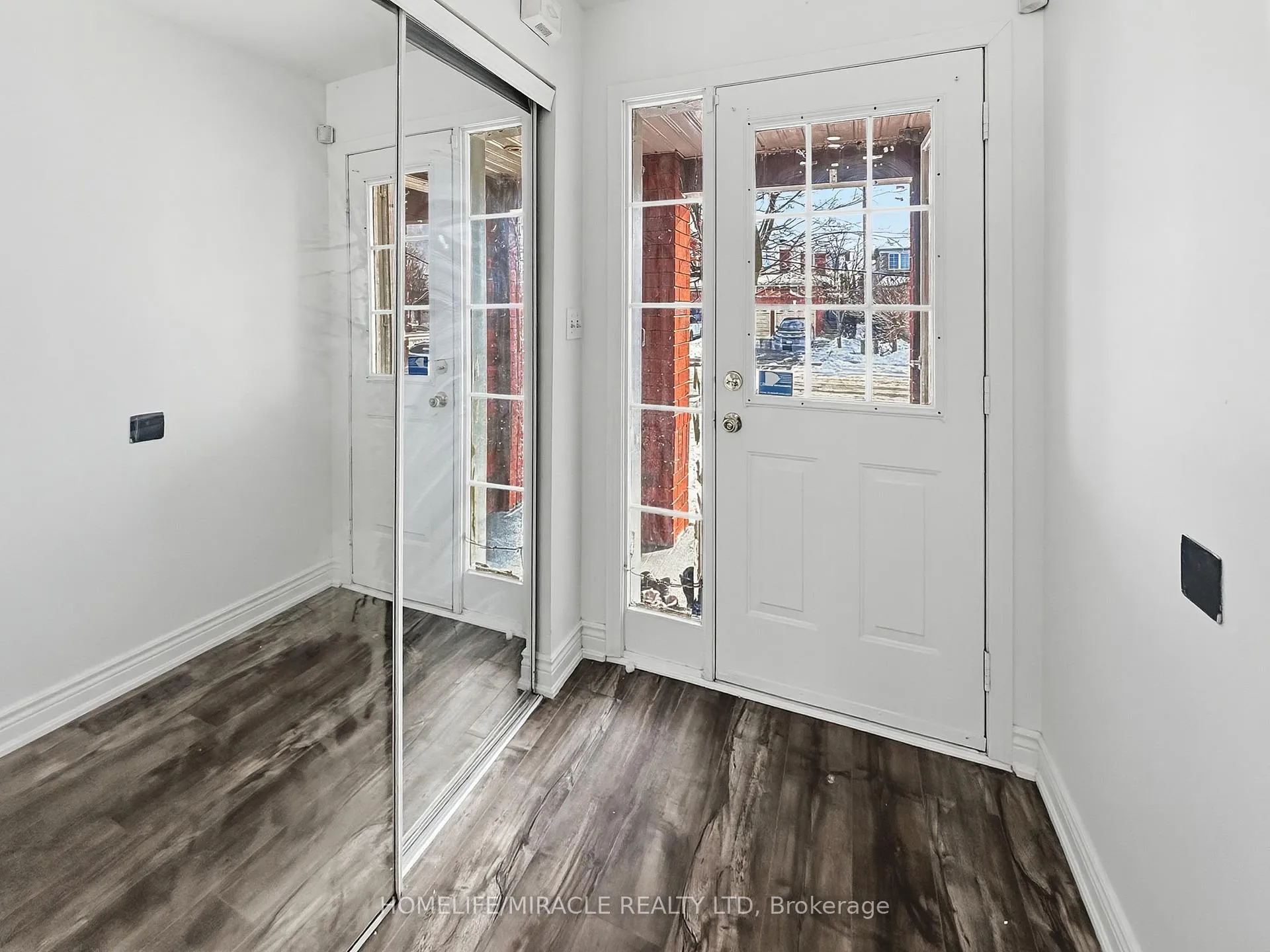 Photo 4 of 7 Narrow Valley Crescent, Brampton, Sandringham-Wellington — HOMEH