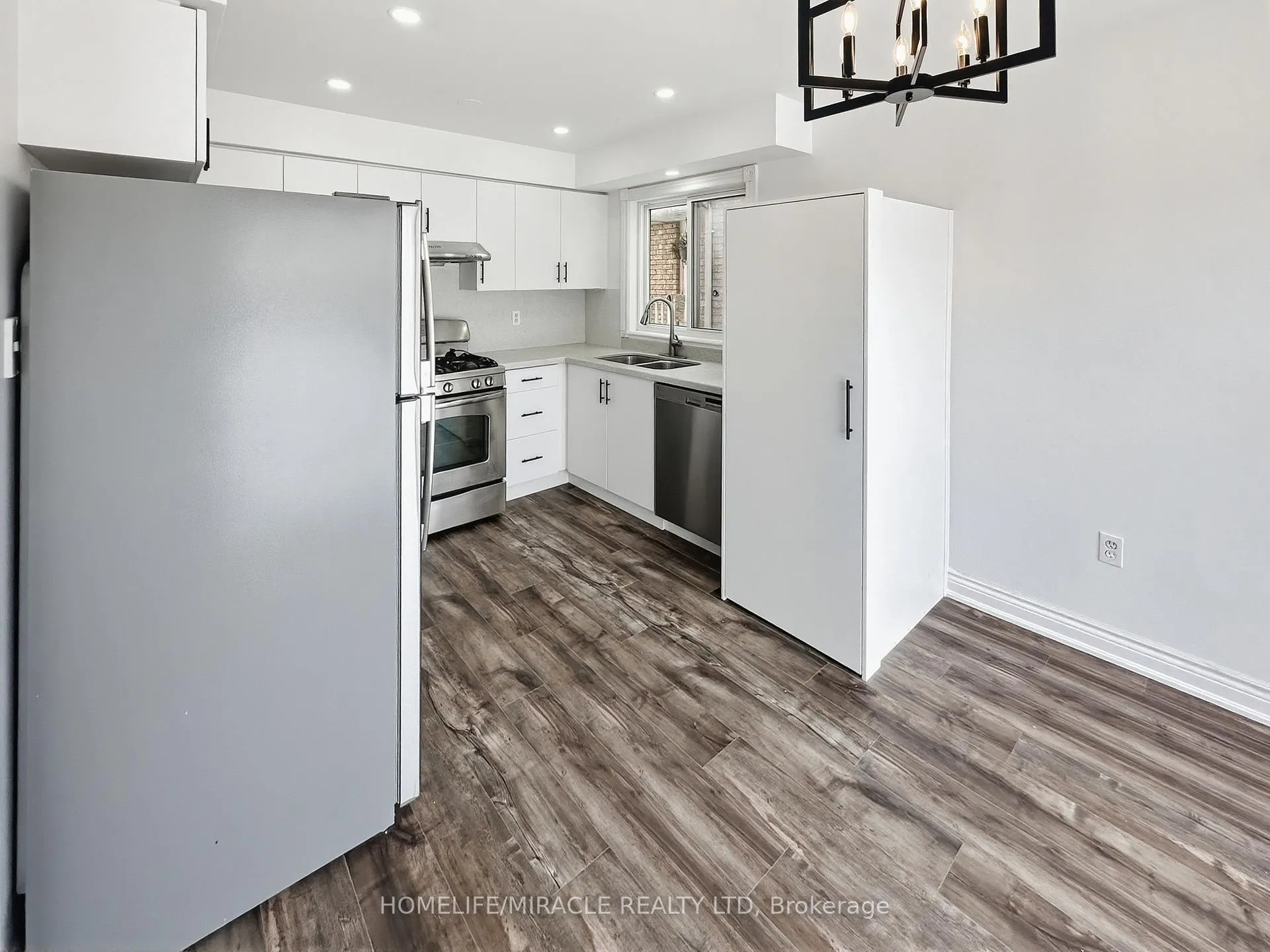 Photo 7 of 7 Narrow Valley Crescent, Brampton, Sandringham-Wellington — HOMEH