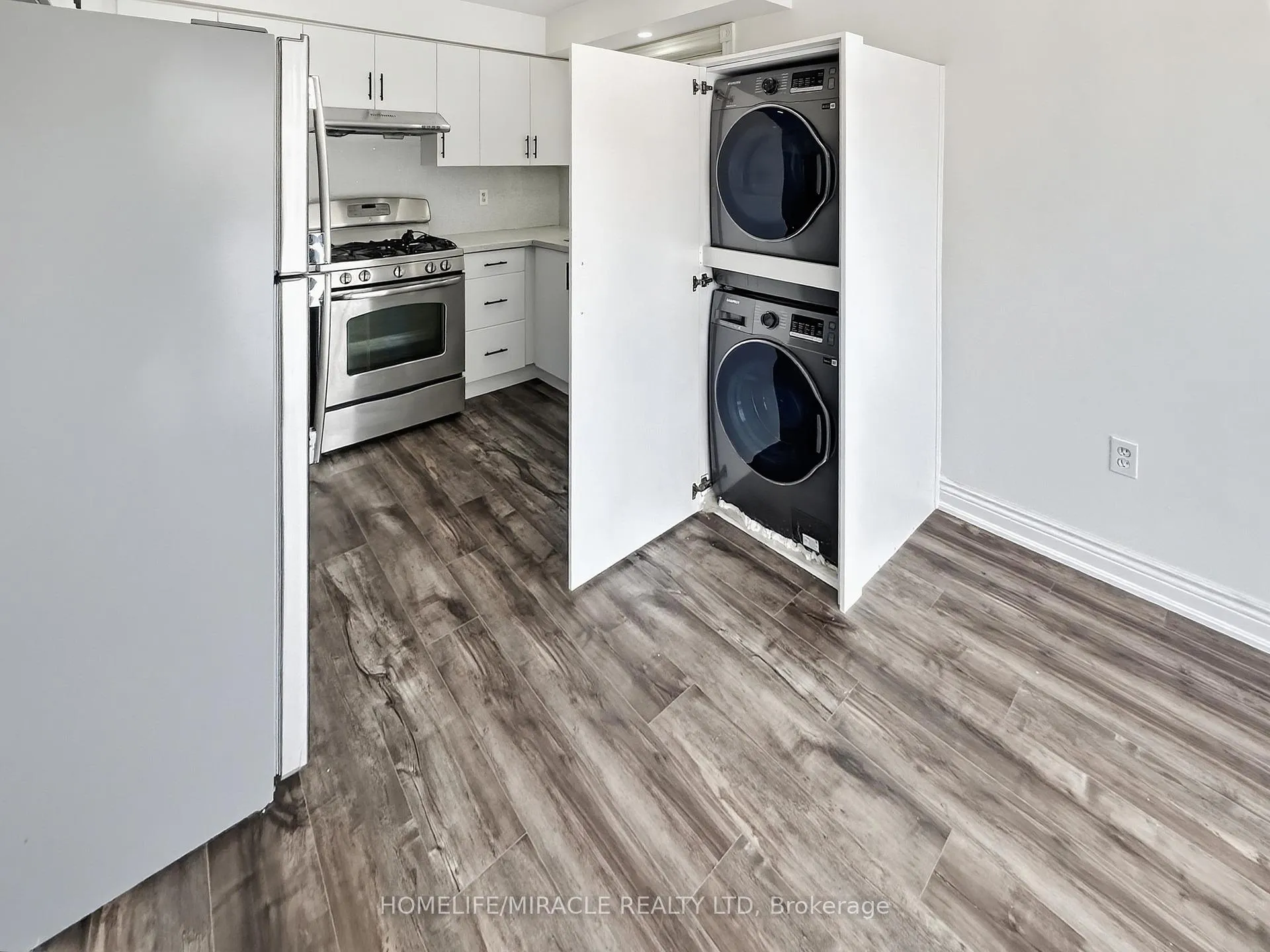 Photo 8 of 7 Narrow Valley Crescent, Brampton, Sandringham-Wellington — HOMEH