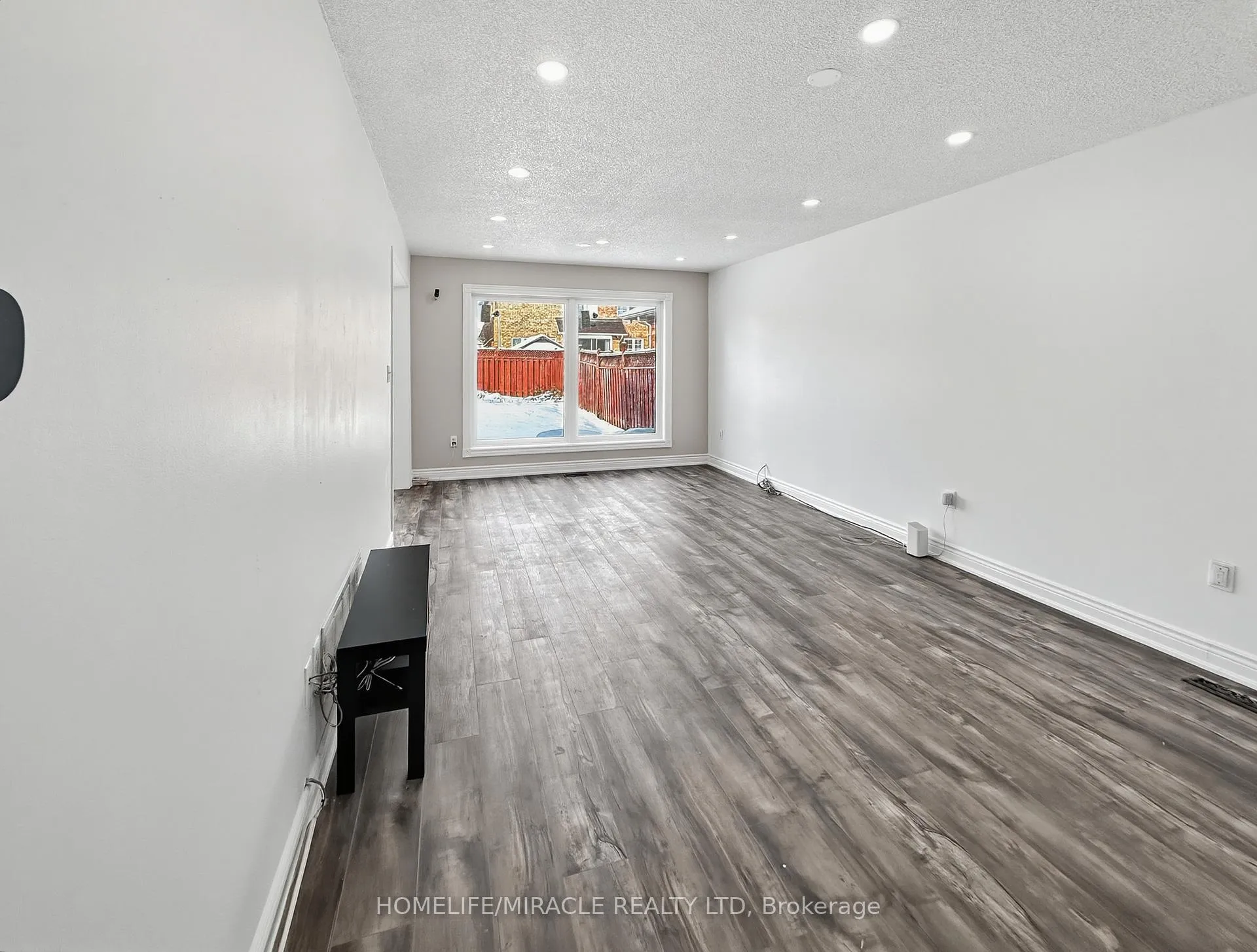 Photo 11 of 7 Narrow Valley Crescent, Brampton, Sandringham-Wellington — HOMEH