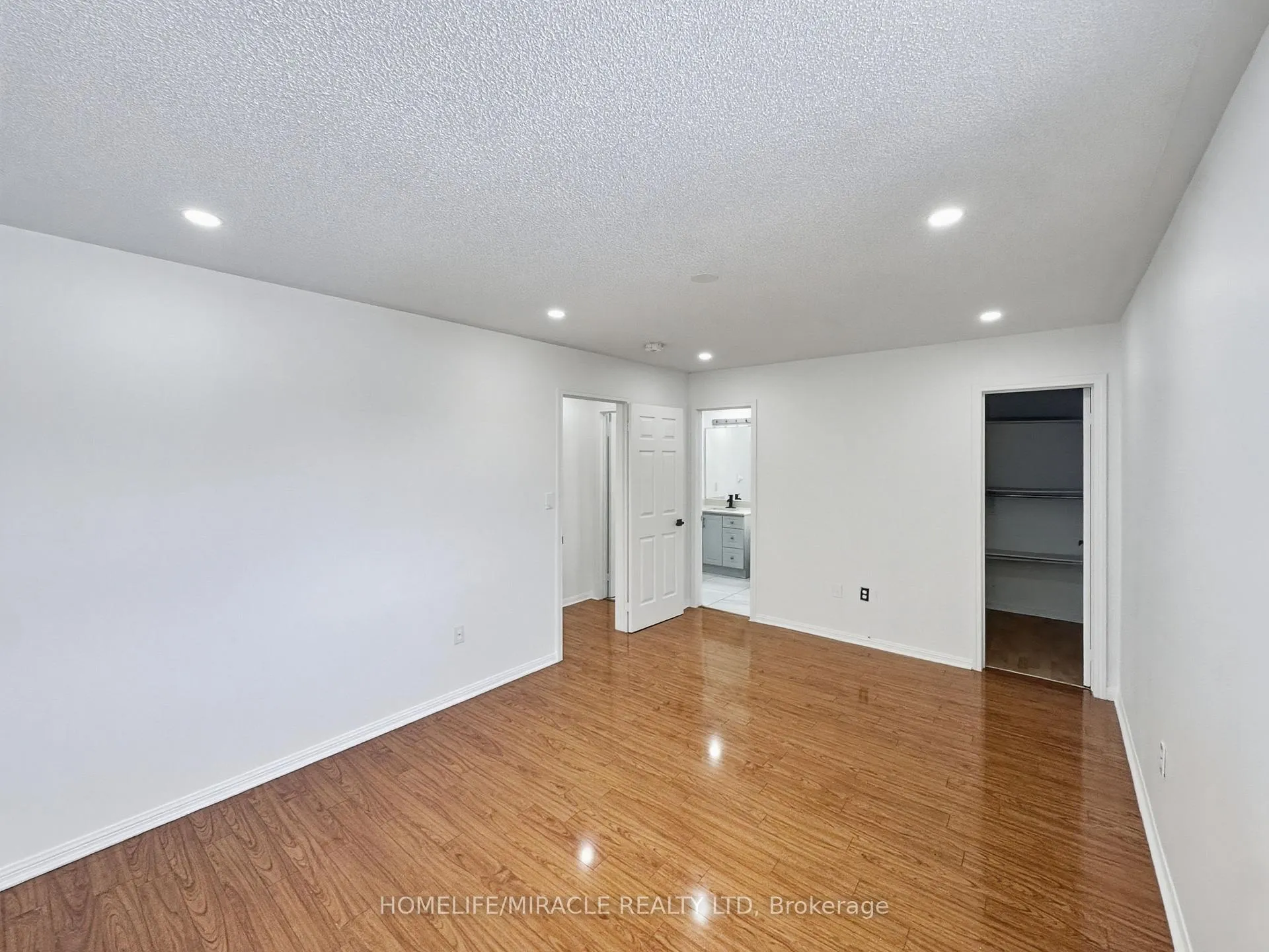 Photo 15 of 7 Narrow Valley Crescent, Brampton, Sandringham-Wellington — HOMEH